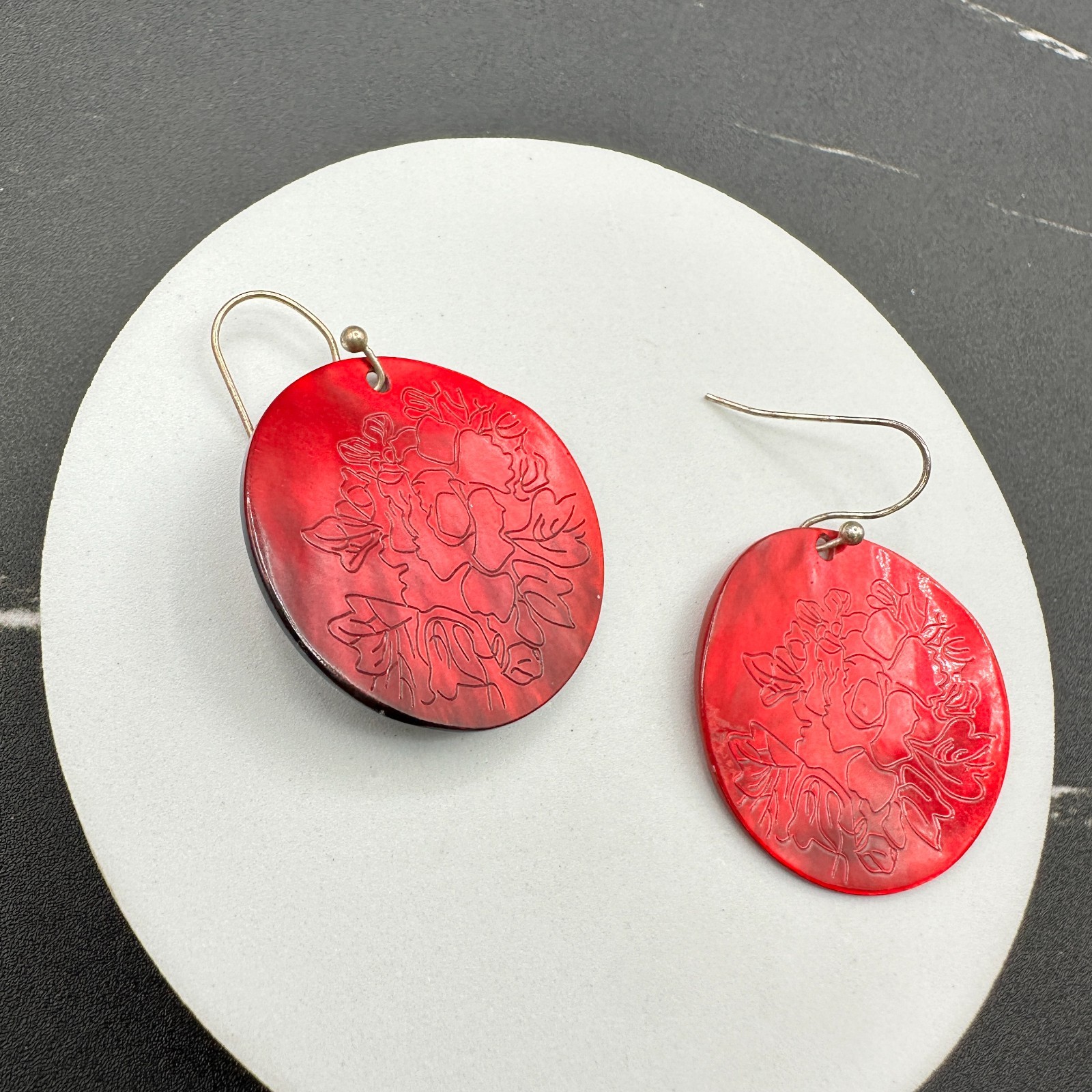 Boho Red Classic Modern Etched Engraved Floral Dyed Shell Disc Dangle Earrings - Thumbnail 8