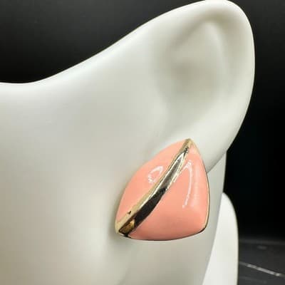 Vintage Womens Gold Tone Pink Enamel Trifari Beauty Fashion Earrings - Thumbnail 3