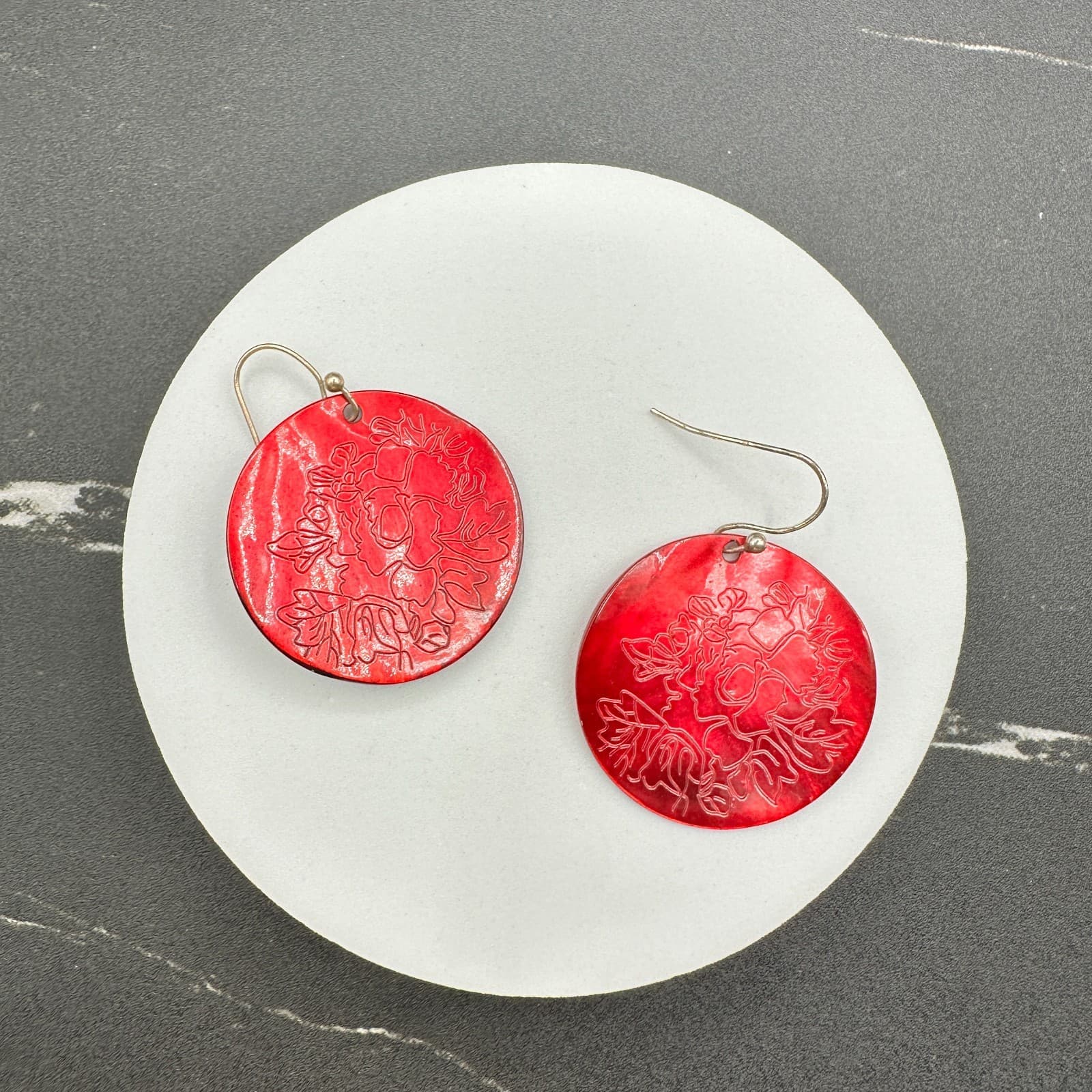 Boho Red Classic Modern Etched Engraved Floral Dyed Shell Disc Dangle Earrings - Thumbnail 7