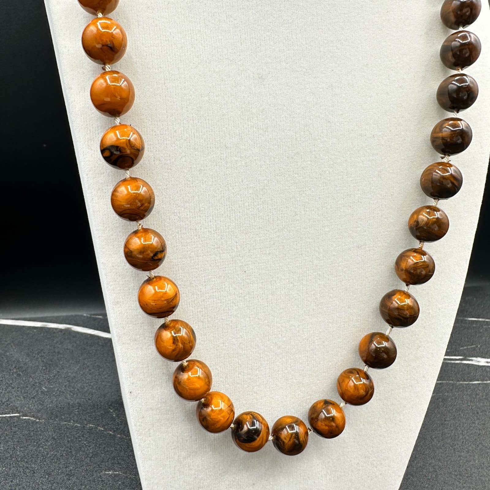 VTG 90s Amber Brown Swirl Acrylic Beaded Necklace Round Retro Classic Jewelry