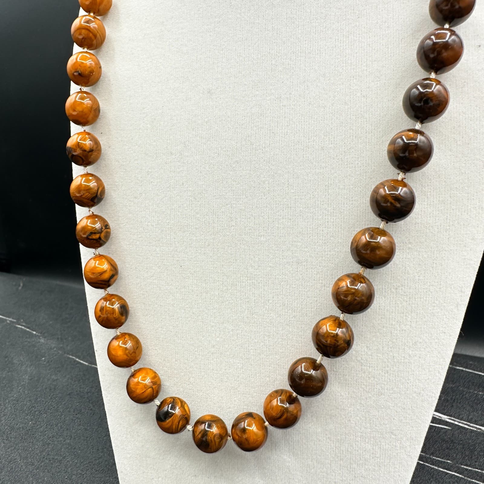 VTG 90s Amber Brown Swirl Acrylic Beaded Necklace Round Retro Classic Jewelry - Thumbnail 3