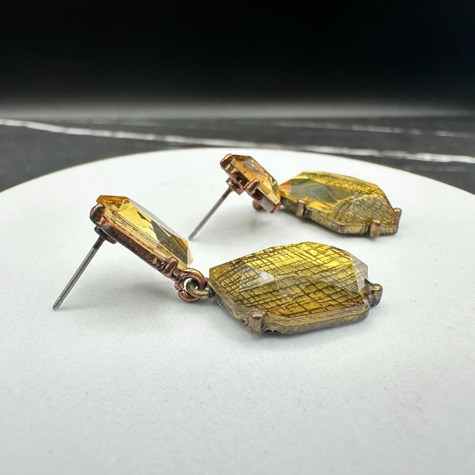 Vintage Amber Brown Geometric Faceted Kite Dangle Clip-On Earrings 1.5 Inch - Thumbnail 10