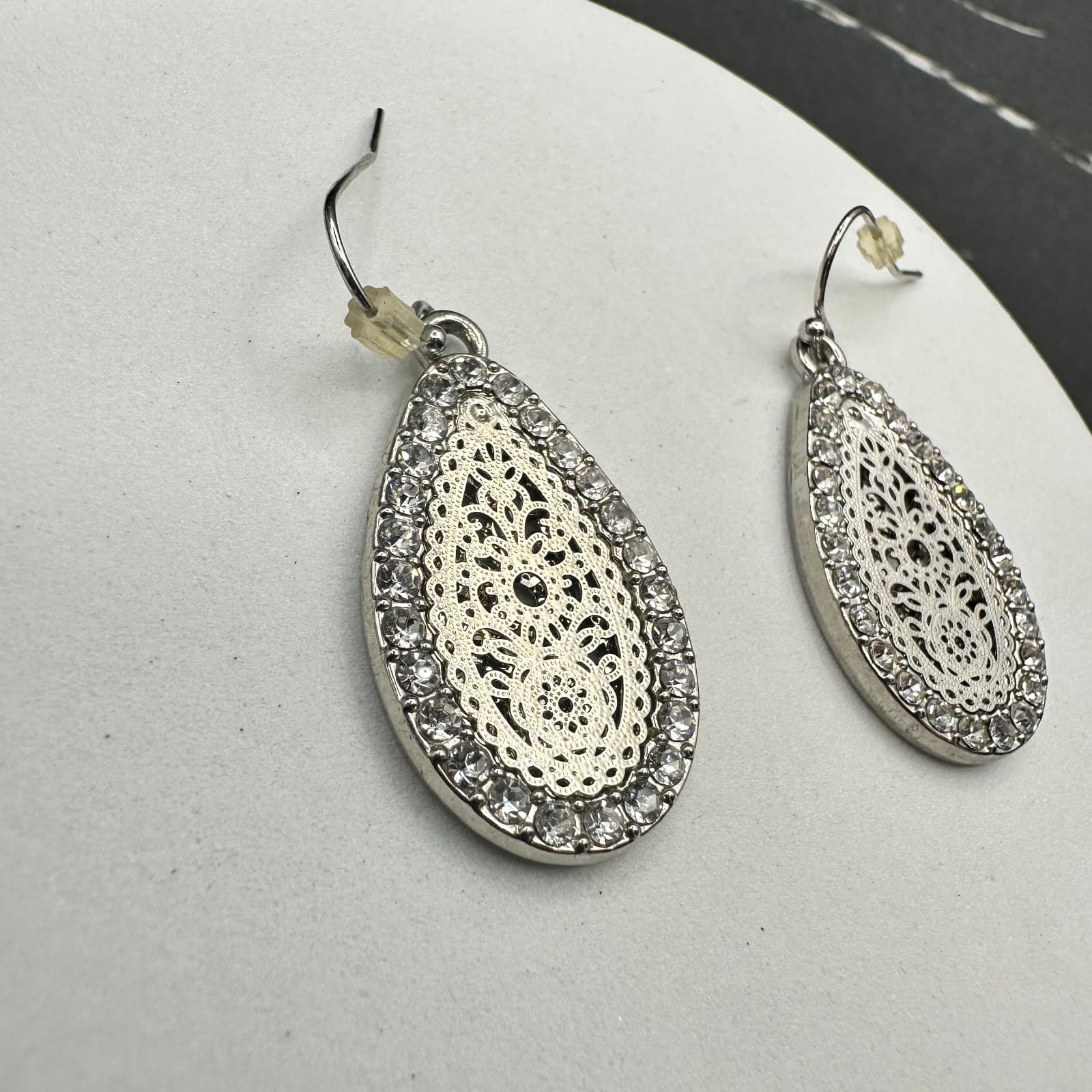 Vintage 90s Silver Tone Glamour Teardrop Dangle Earrings Rhinestone Filigree - Thumbnail 9