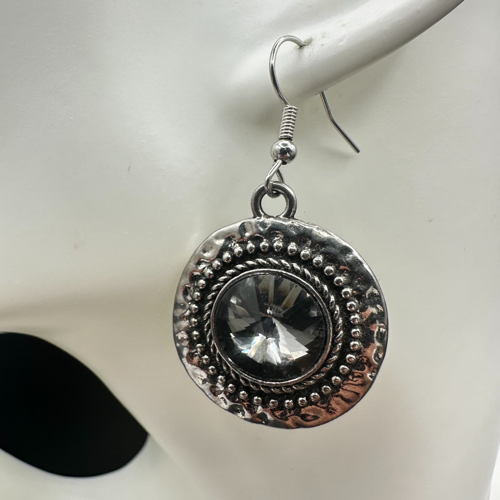 Vintage Silver-Tone Hammered Dangle Earrings With A Large Faceted Womens Jewelry