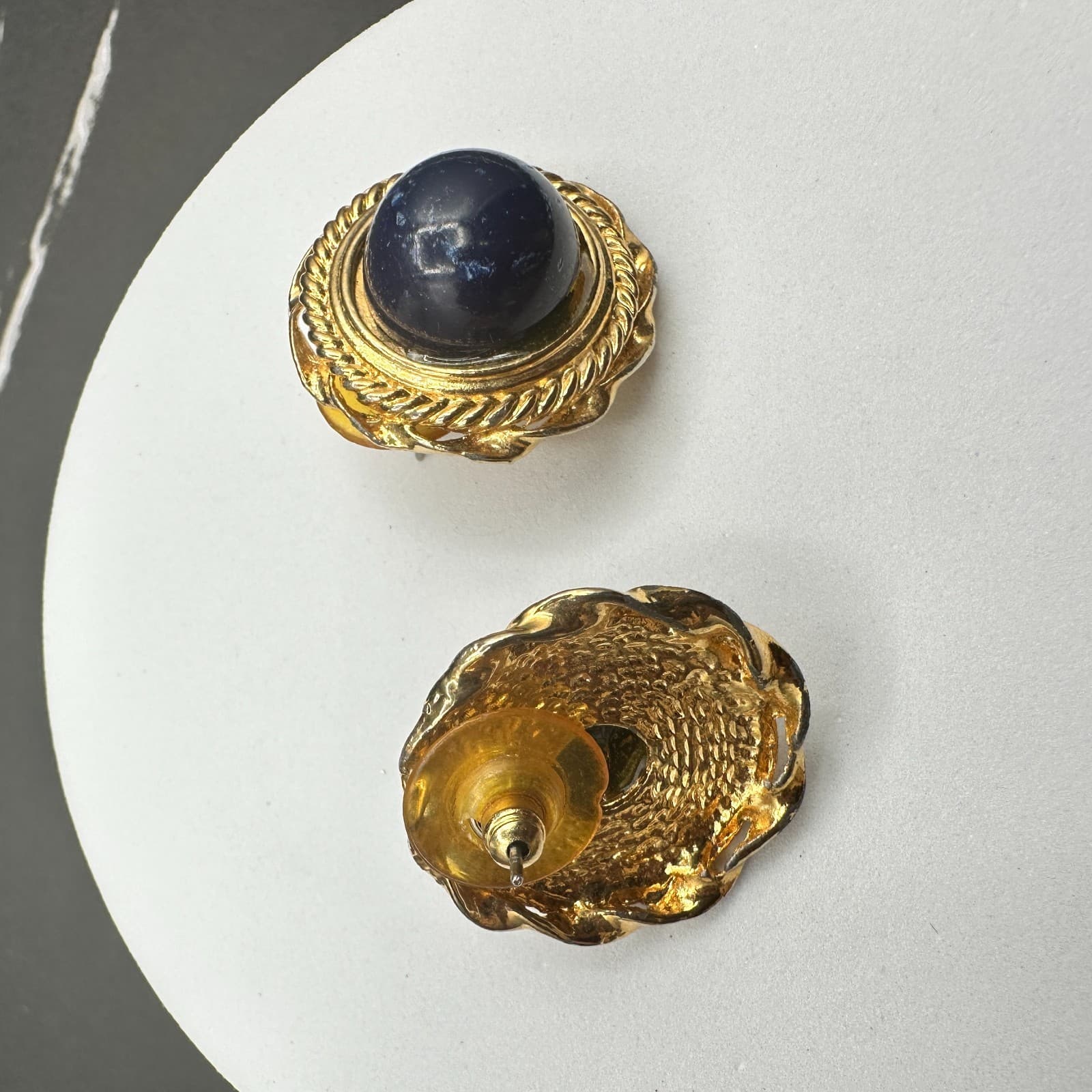 Vinatge Gold Tone Stud Earrings Dark Blue Lapis Style Cabochon Round Jewelry - Thumbnail 15