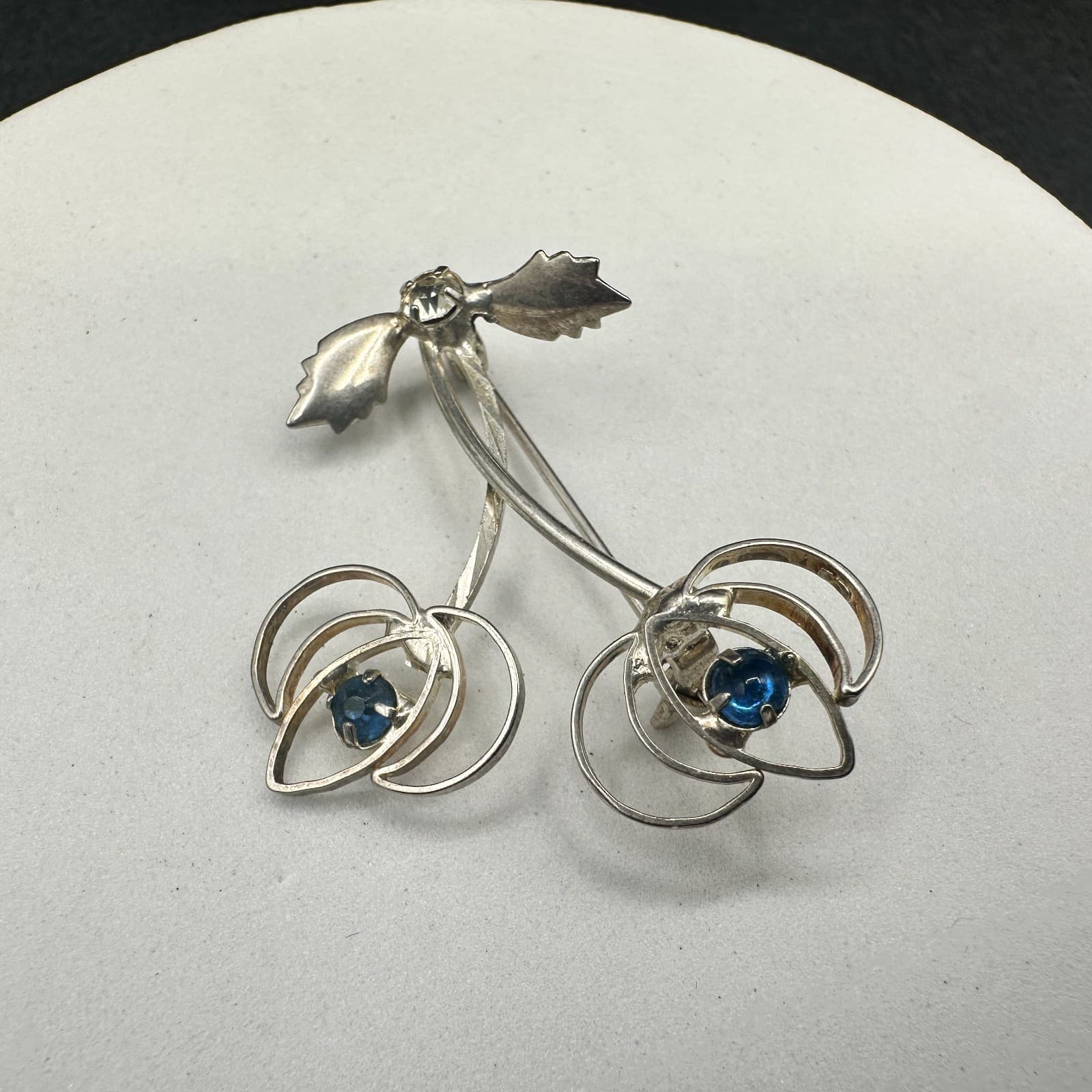 Vintage Silver tone Floral Brooch With Blue Rhinestones Or Sapphires Fashion