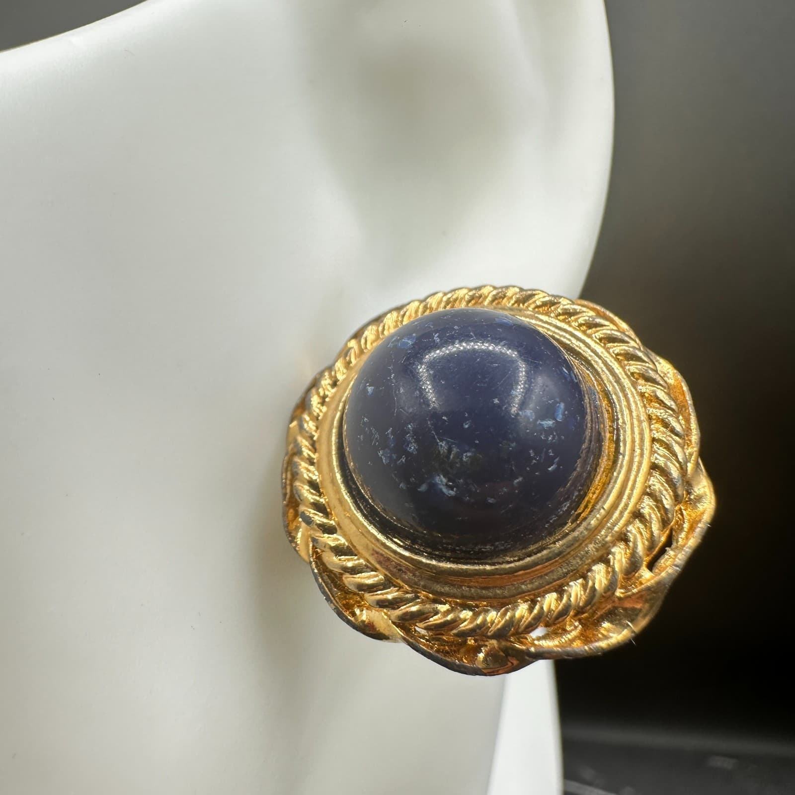 Vinatge Gold Tone Stud Earrings Dark Blue Lapis Style Cabochon Round Jewelry - Thumbnail 4