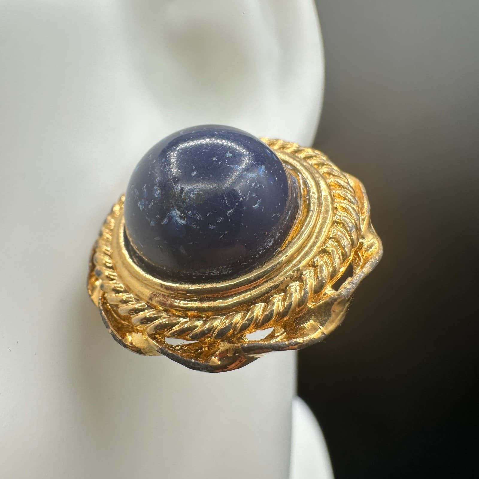 Vinatge Gold Tone Stud Earrings Dark Blue Lapis Style Cabochon Round Jewelry - Thumbnail 9