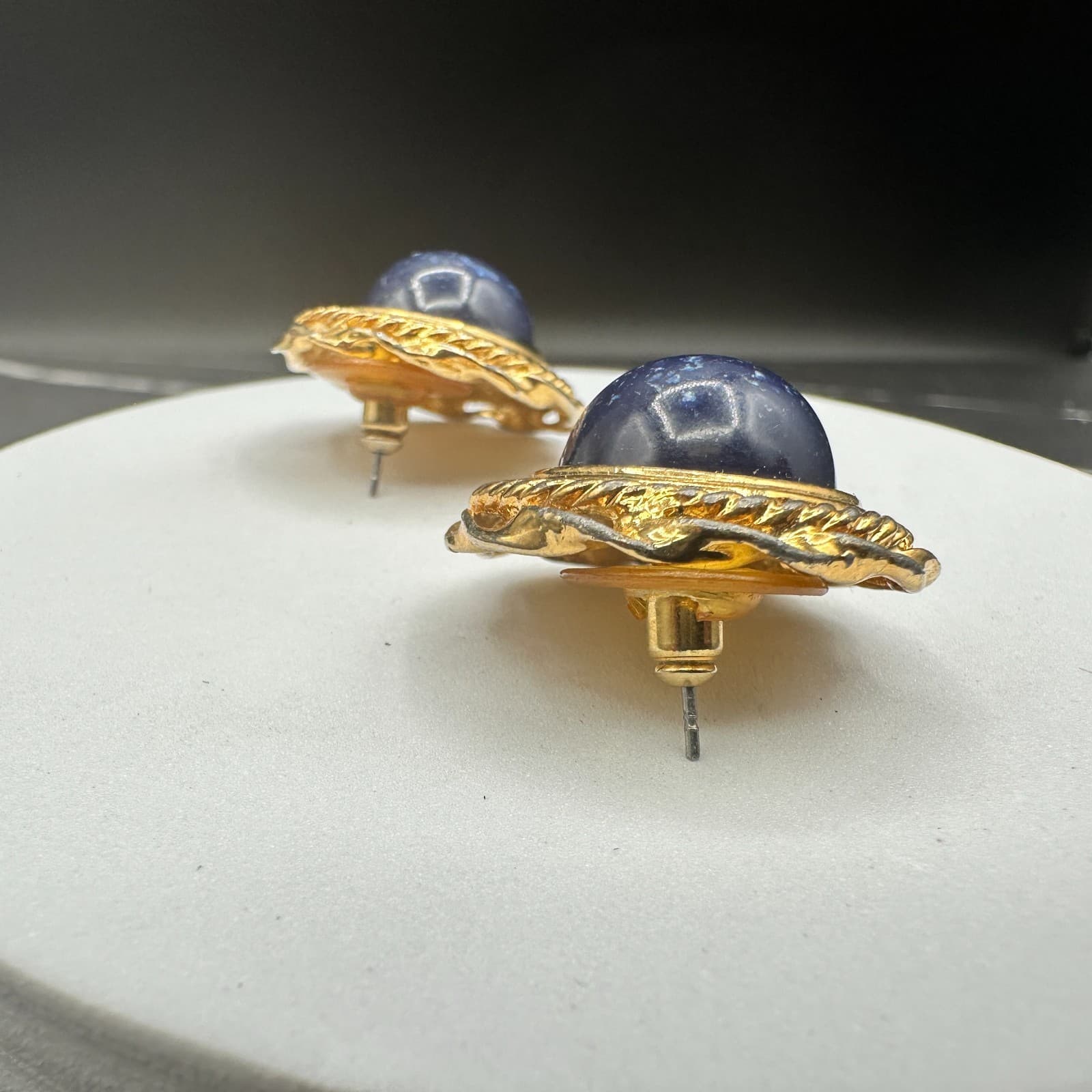 Vinatge Gold Tone Stud Earrings Dark Blue Lapis Style Cabochon Round Jewelry - Thumbnail 12
