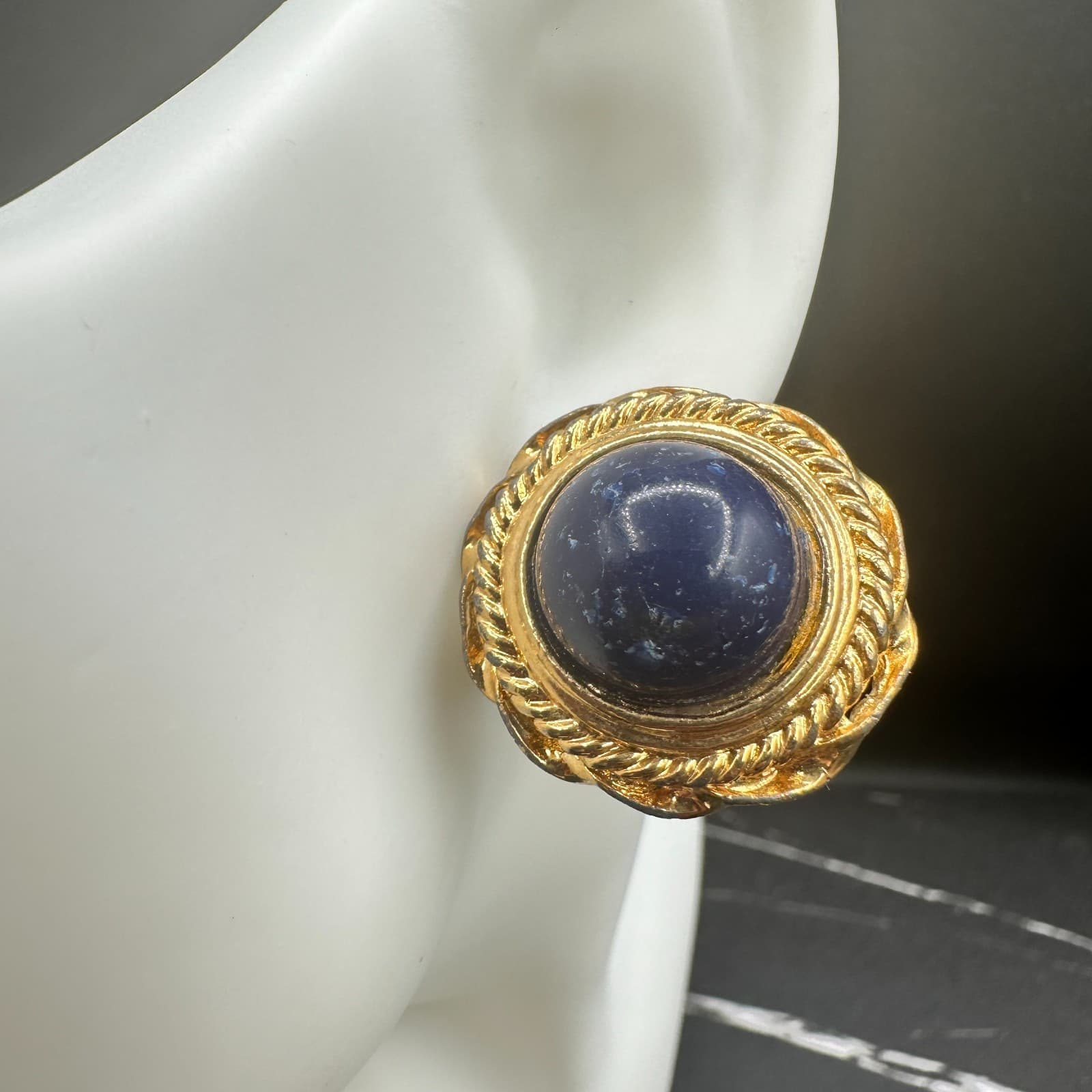 Vinatge Gold Tone Stud Earrings Dark Blue Lapis Style Cabochon Round Jewelry - Thumbnail 3