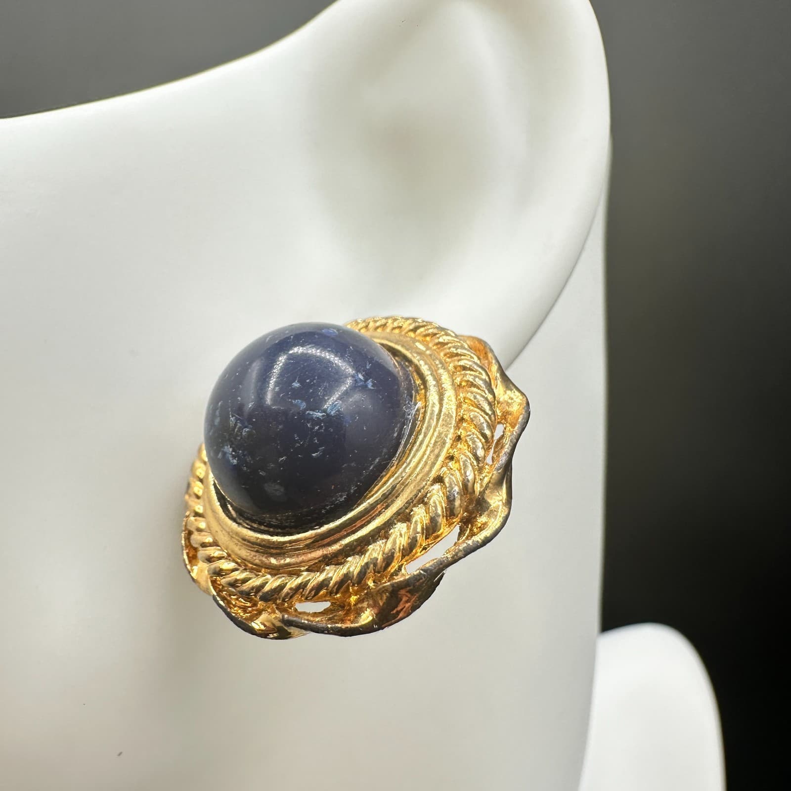 Vinatge Gold Tone Stud Earrings Dark Blue Lapis Style Cabochon Round Jewelry - Thumbnail 5