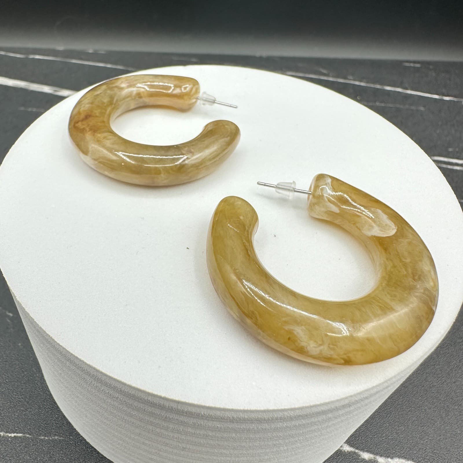 Vintage Chunky Marbled Yellow Hipper Resin C-Shape Hoop Stud Earrings 2 Inch - Thumbnail 5