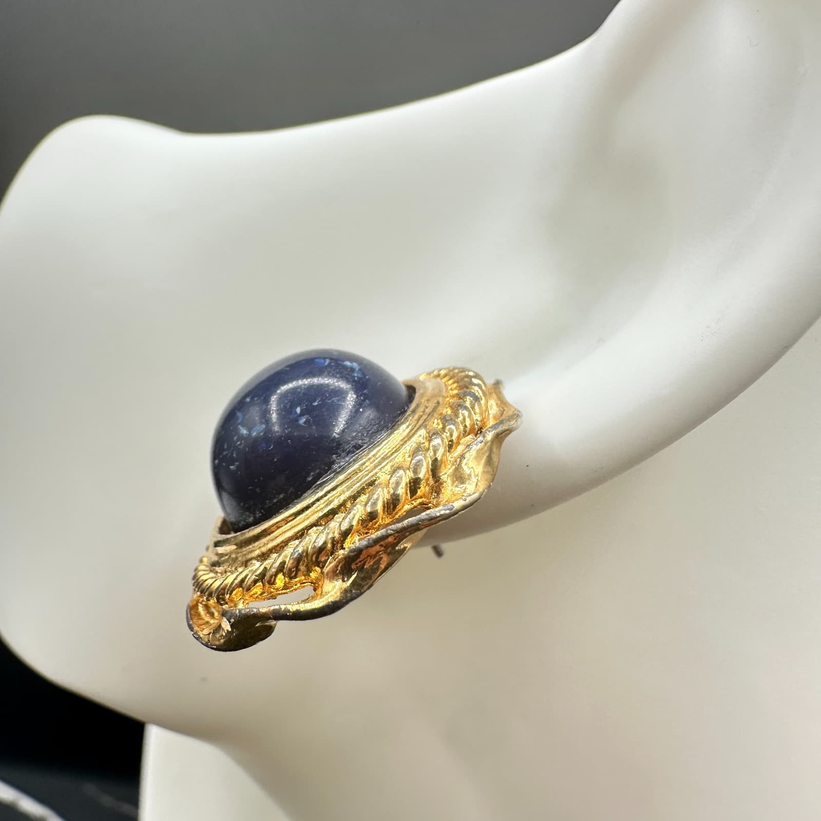 Vinatge Gold Tone Stud Earrings Dark Blue Lapis Style Cabochon Round Jewelry - Thumbnail 6