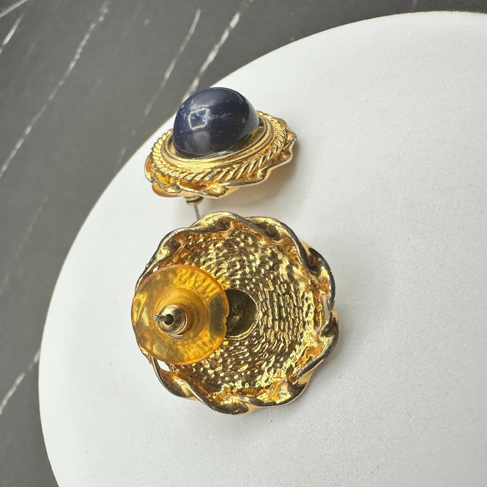 Vinatge Gold Tone Stud Earrings Dark Blue Lapis Style Cabochon Round Jewelry - Thumbnail 14