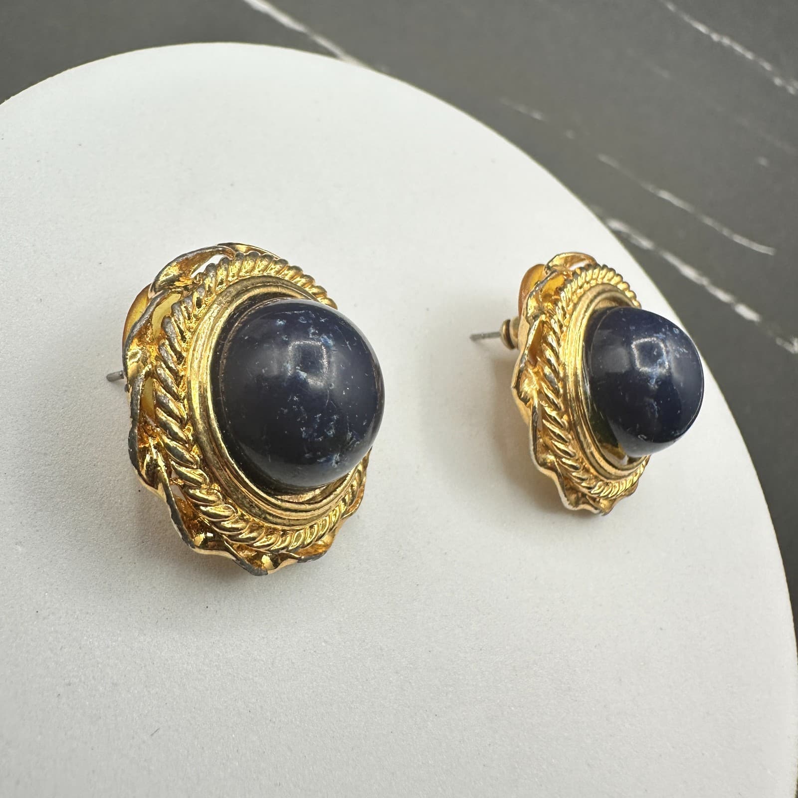 Vinatge Gold Tone Stud Earrings Dark Blue Lapis Style Cabochon Round Jewelry - Thumbnail 11