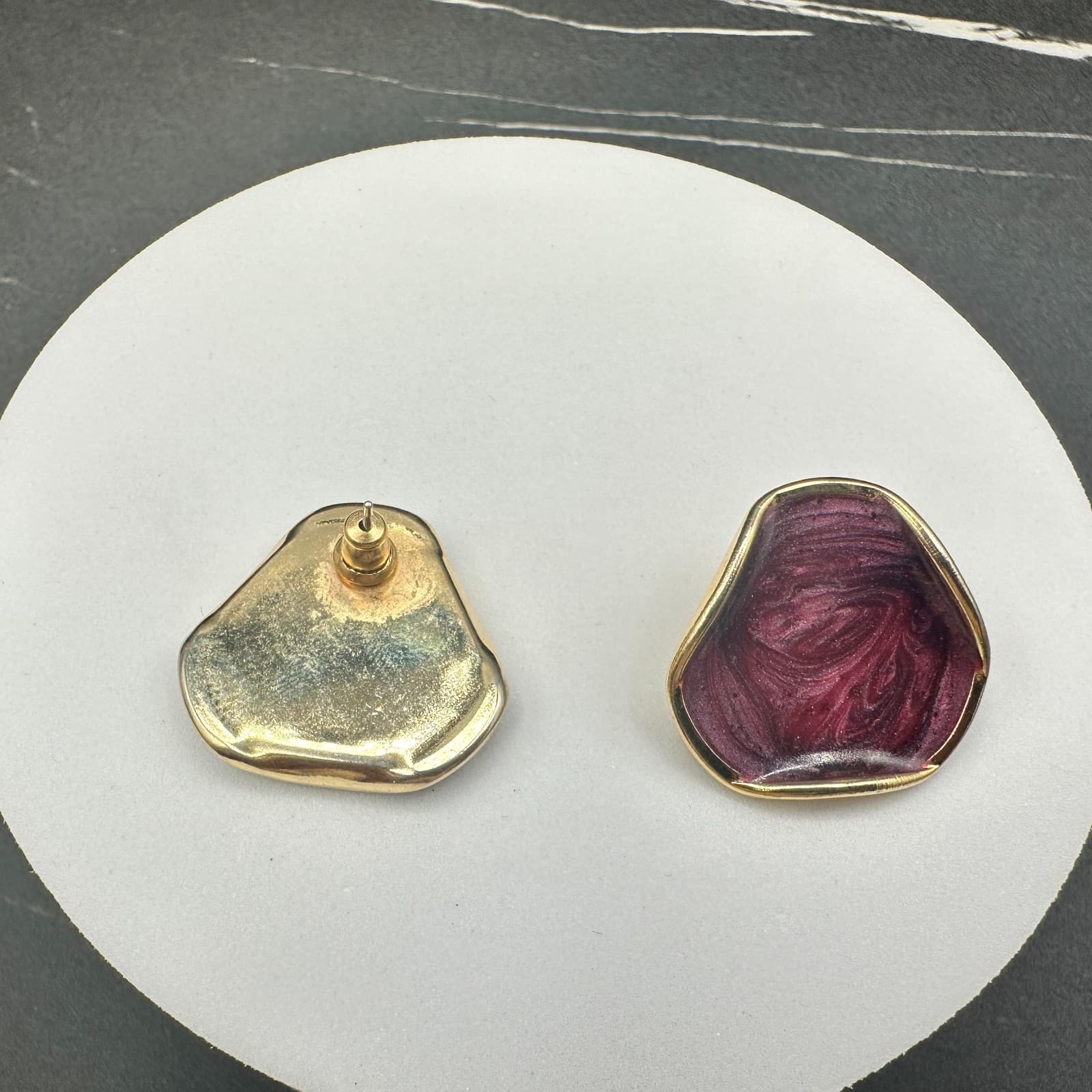 VTG Gold Tone Purple Resin Abstract Stud Earrings Modern Artistic Style - Thumbnail 10