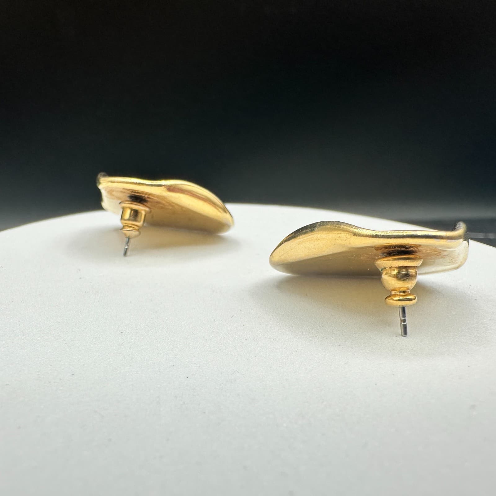 VTG Gold Tone Purple Resin Abstract Stud Earrings Modern Artistic Style - Thumbnail 7