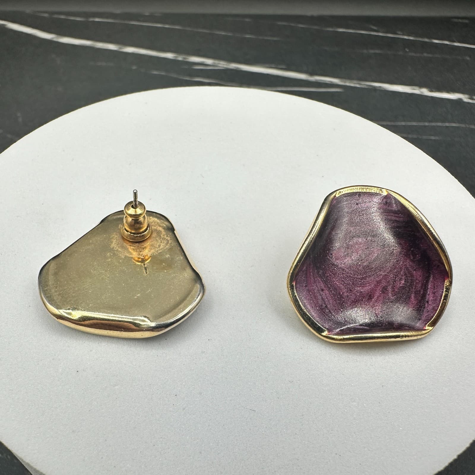 VTG Gold Tone Purple Resin Abstract Stud Earrings Modern Artistic Style - Thumbnail 9