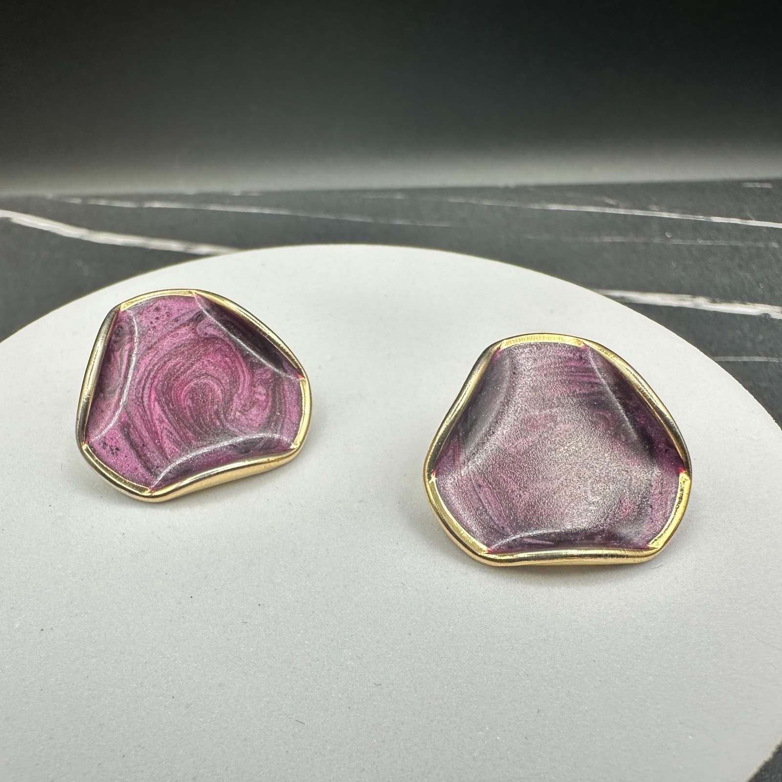 VTG Gold Tone Purple Resin Abstract Stud Earrings Modern Artistic Style - Thumbnail 2