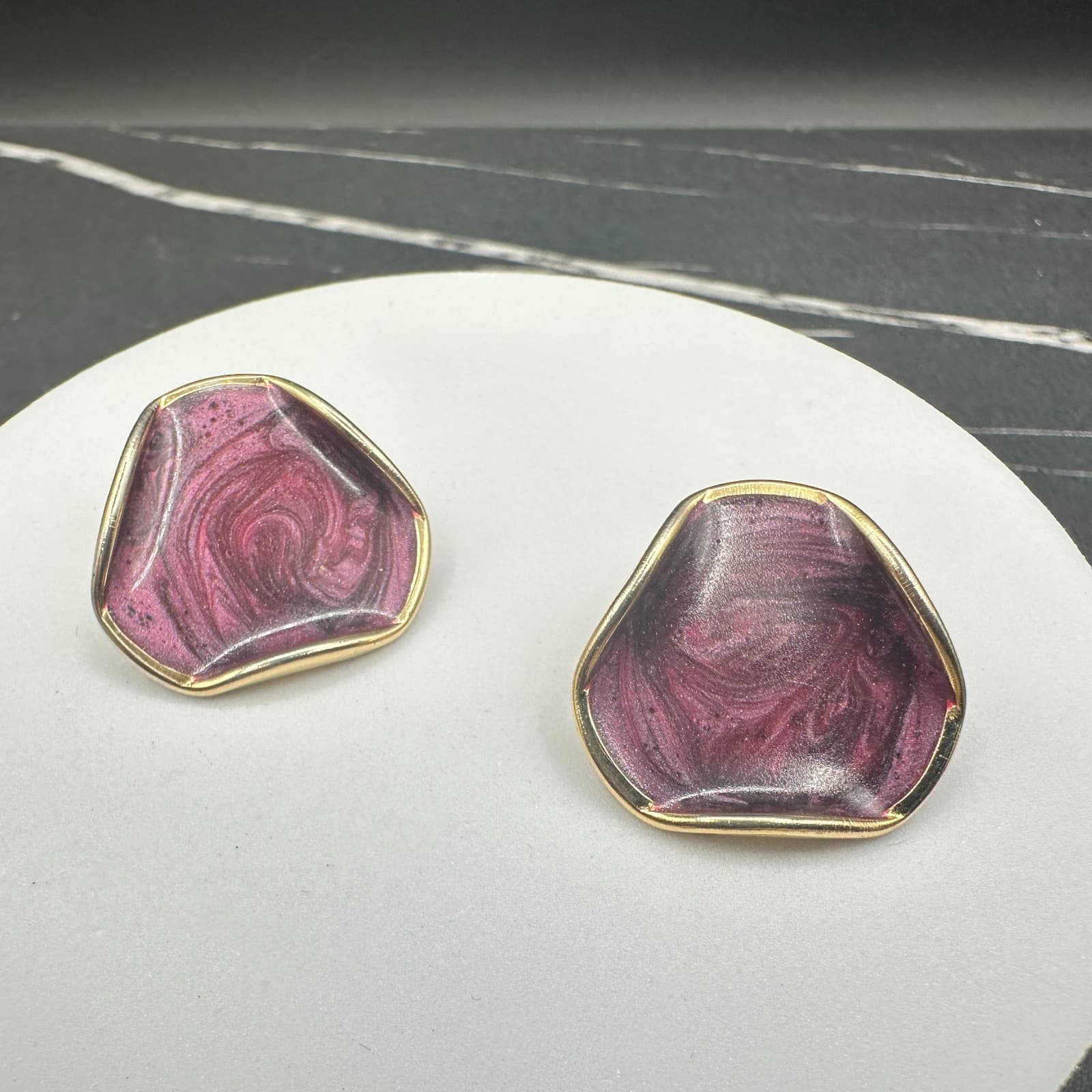 VTG Gold Tone Purple Resin Abstract Stud Earrings Modern Artistic Style - Thumbnail 3