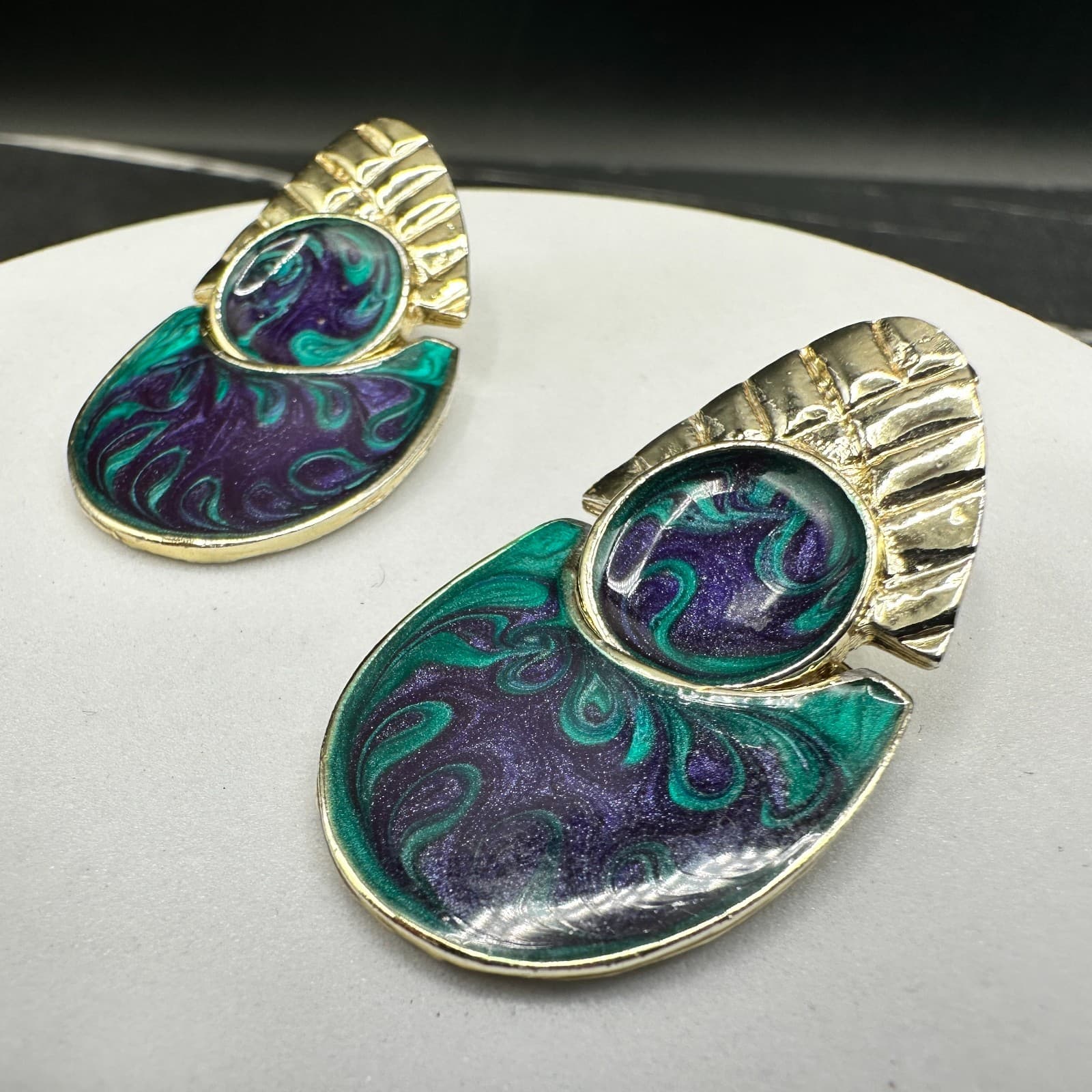 Vintage Abstract Enamel Drop Earrings Green Purple Gold Tone Modern Art Style - Thumbnail 6