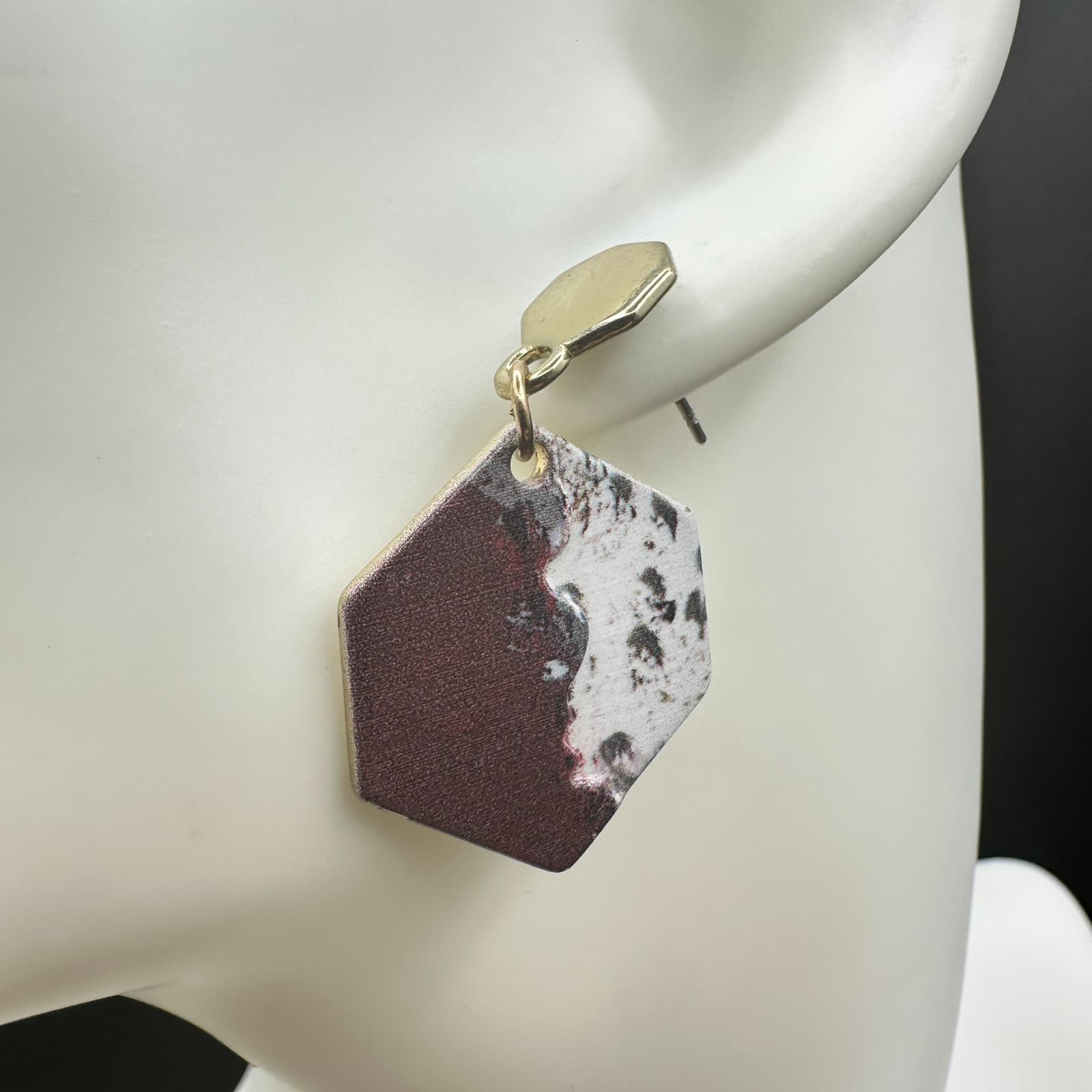 Vintage Hexagon Geometric Dangle Earrings Gold Tone Maroon White Pattern Art
