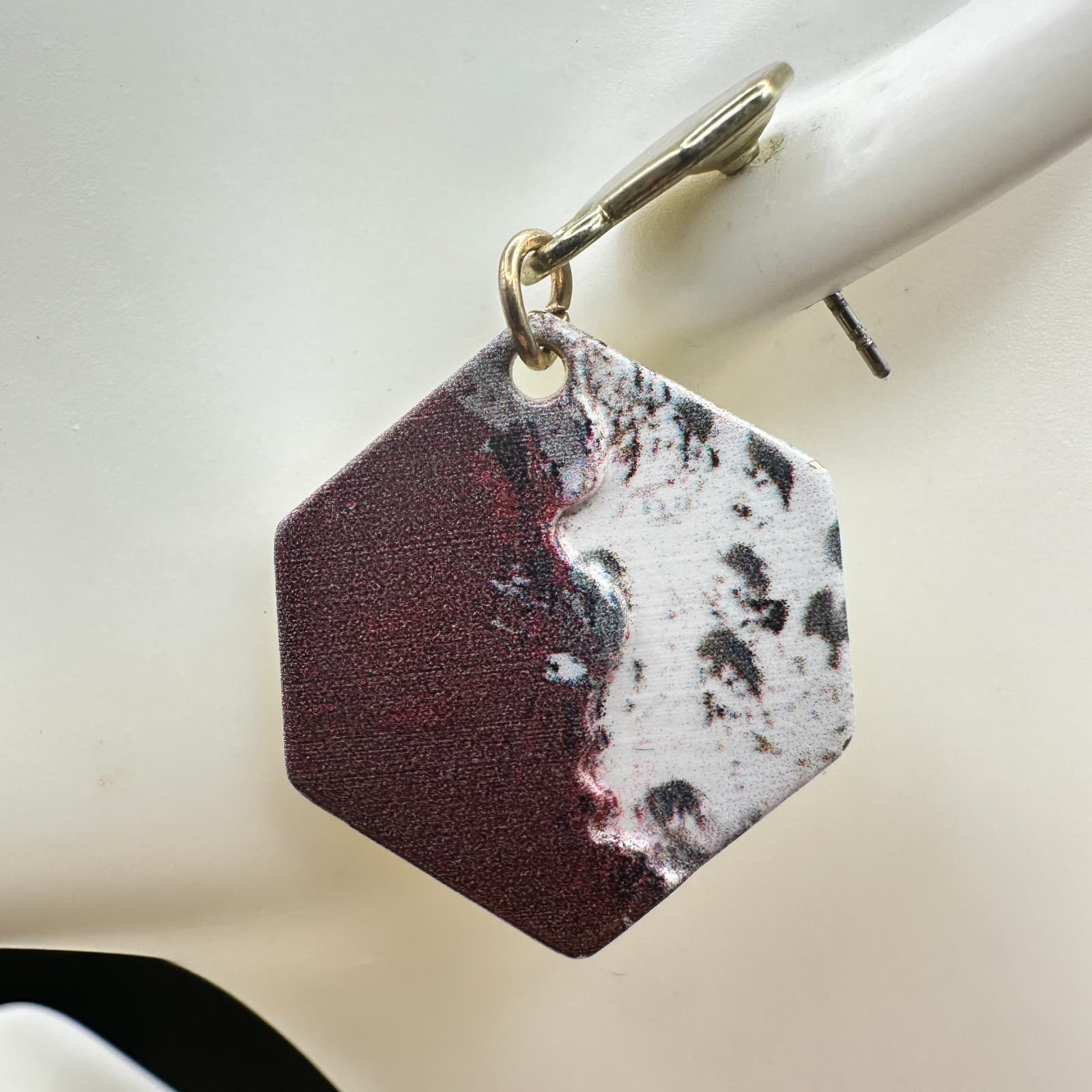 Vintage Hexagon Geometric Dangle Earrings Gold Tone Maroon White Pattern Art - Thumbnail 7