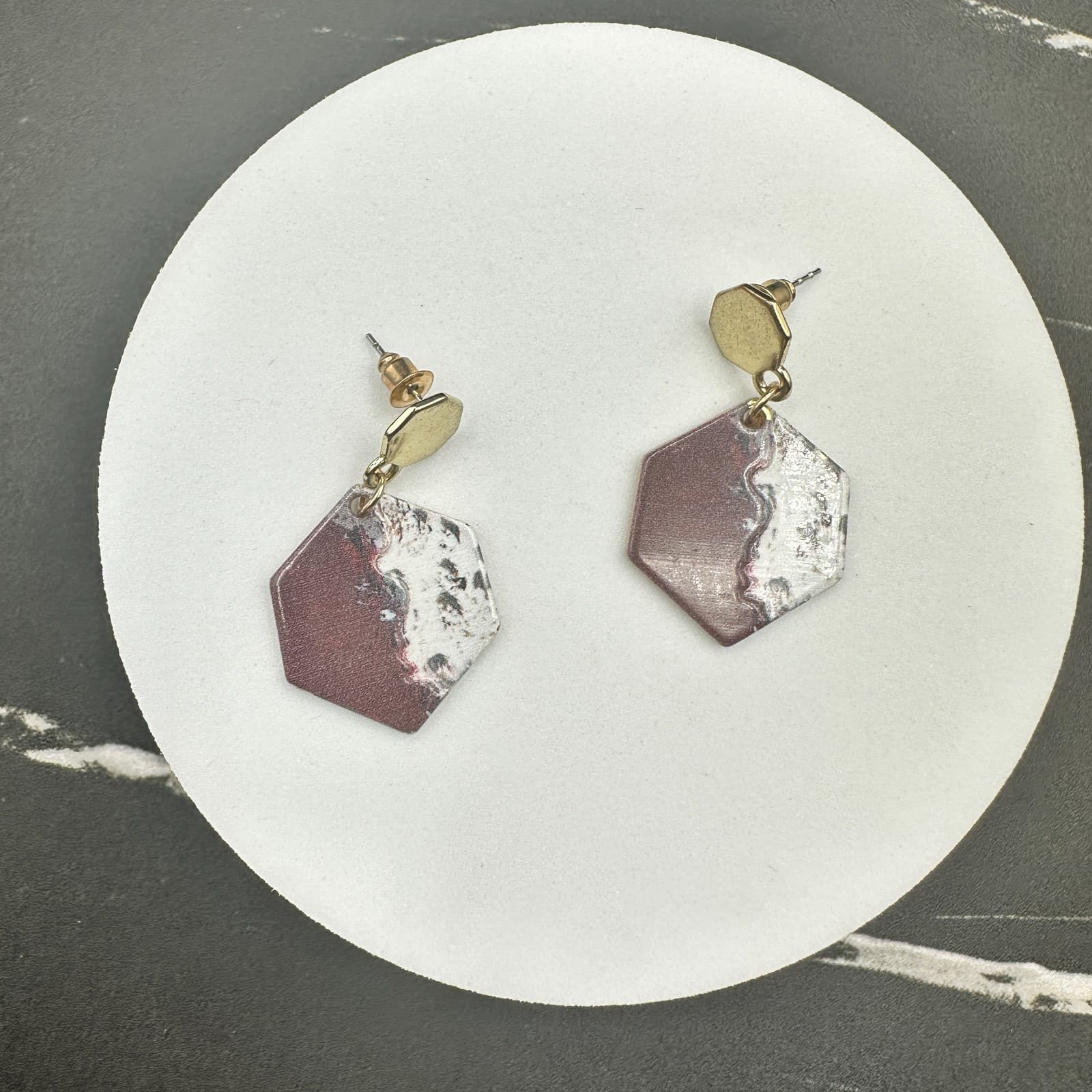 Vintage Hexagon Geometric Dangle Earrings Gold Tone Maroon White Pattern Art - Thumbnail 11