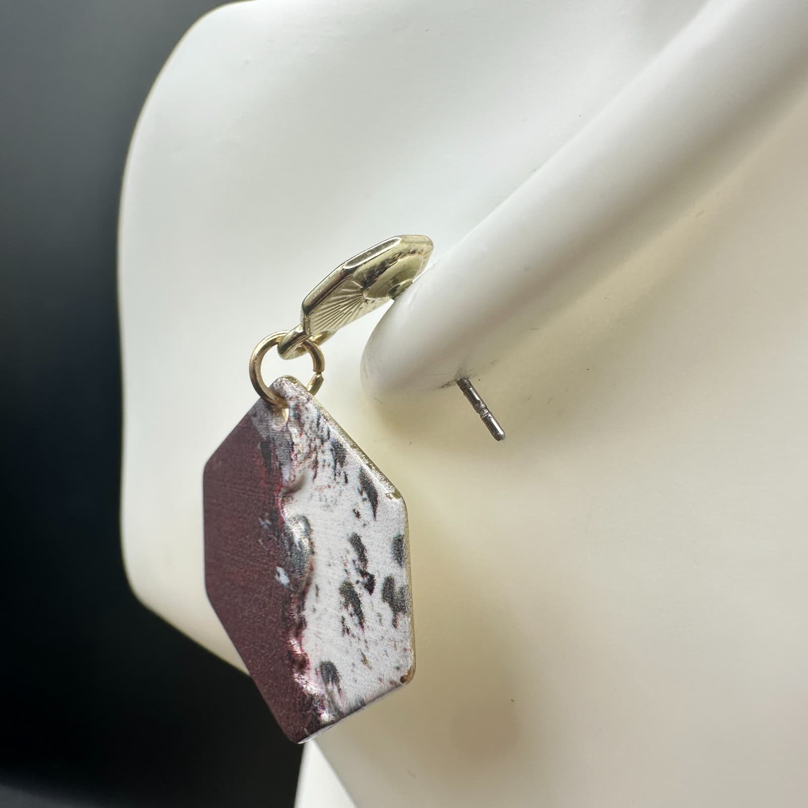 Vintage Hexagon Geometric Dangle Earrings Gold Tone Maroon White Pattern Art - Thumbnail 5