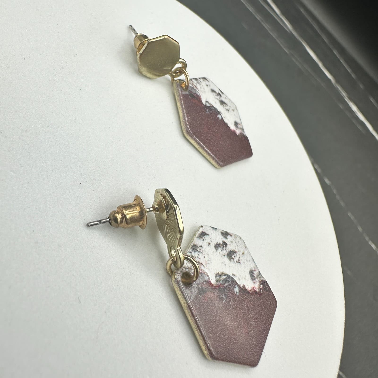 Vintage Hexagon Geometric Dangle Earrings Gold Tone Maroon White Pattern Art - Thumbnail 14