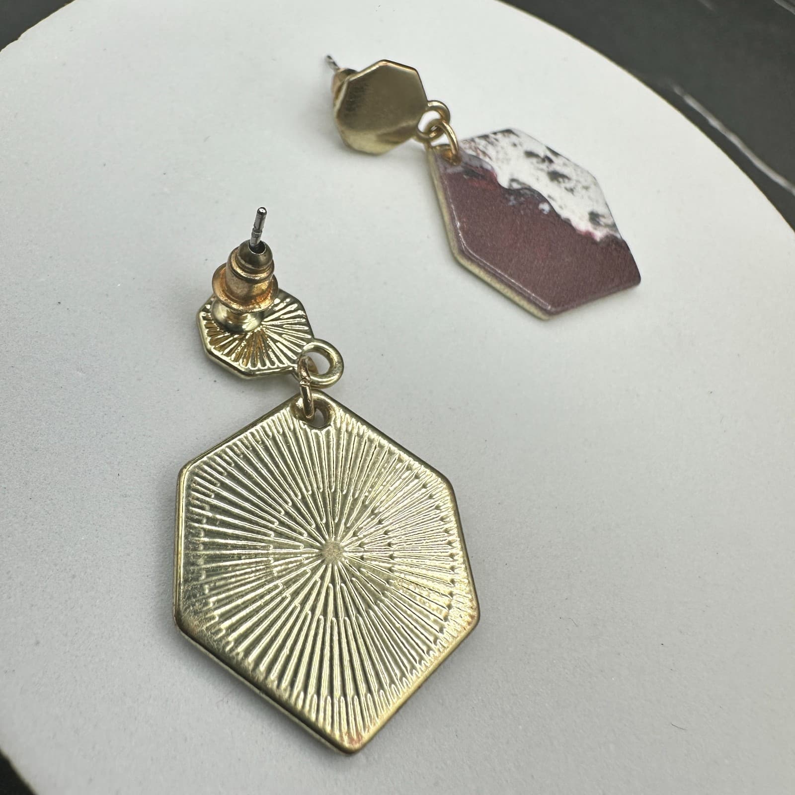 Vintage Hexagon Geometric Dangle Earrings Gold Tone Maroon White Pattern Art - Thumbnail 15