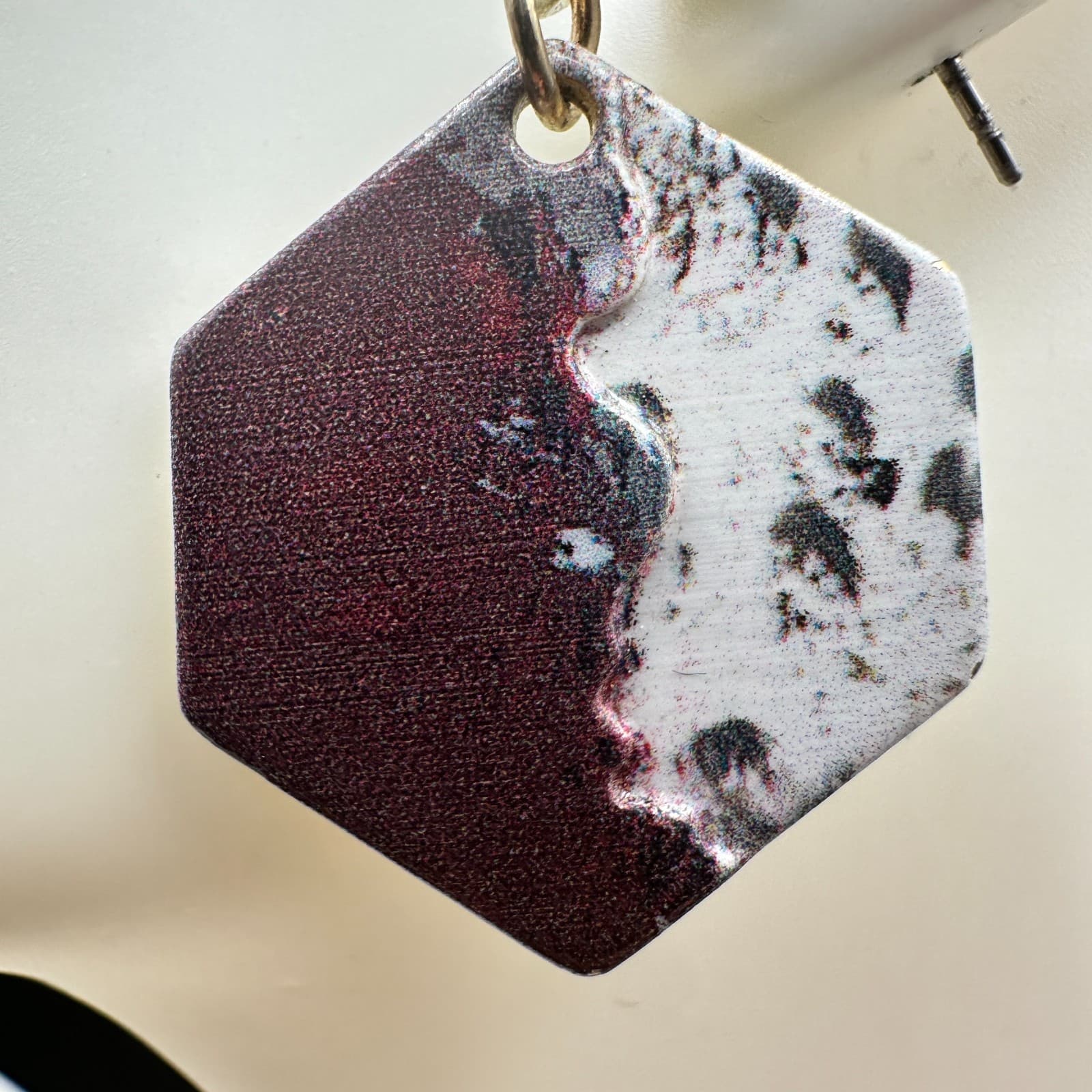 Vintage Hexagon Geometric Dangle Earrings Gold Tone Maroon White Pattern Art - Thumbnail 8