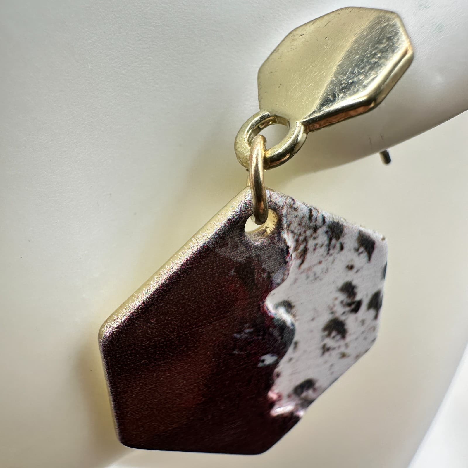 Vintage Hexagon Geometric Dangle Earrings Gold Tone Maroon White Pattern Art - Thumbnail 9