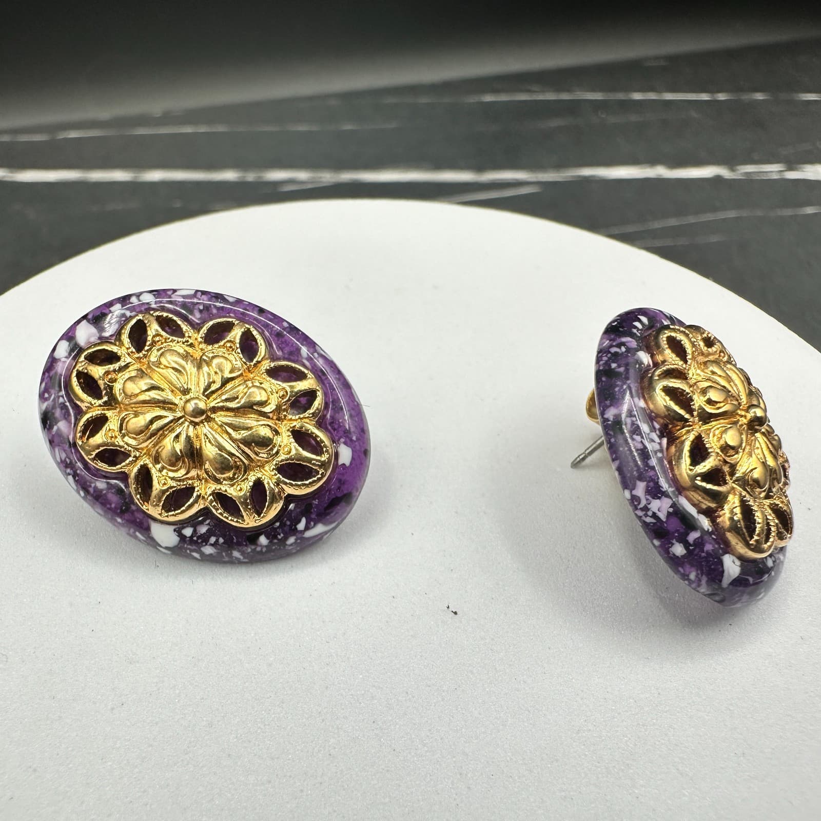 Vintage Gold Tone Purple Oval Floral Stud Earrings Retro Costume Jewelry - Thumbnail 3