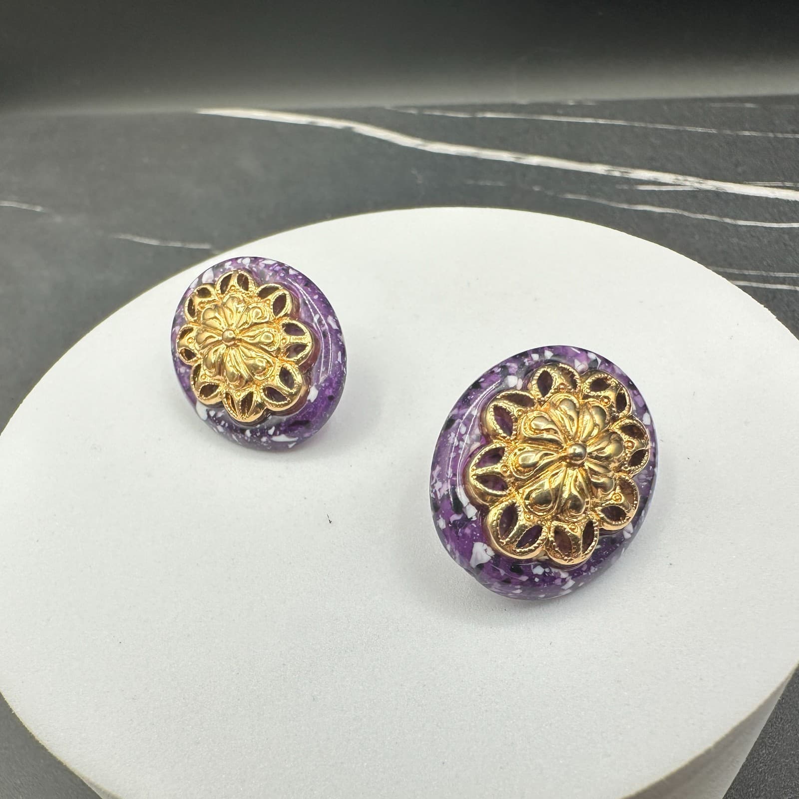 Vintage Gold Tone Purple Oval Floral Stud Earrings Retro Costume Jewelry - Thumbnail 2