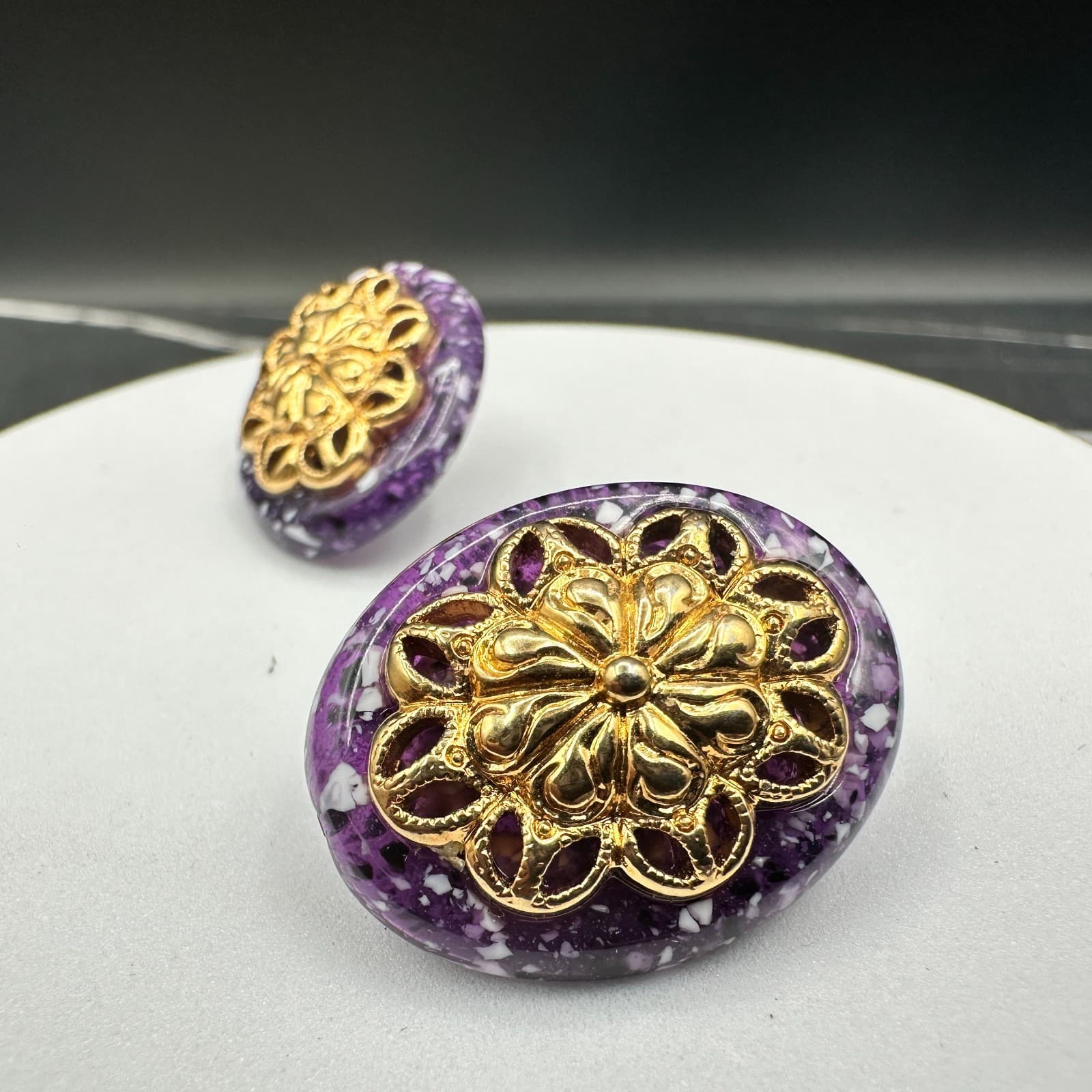 Vintage Gold Tone Purple Oval Floral Stud Earrings Retro Costume Jewelry - Thumbnail 4