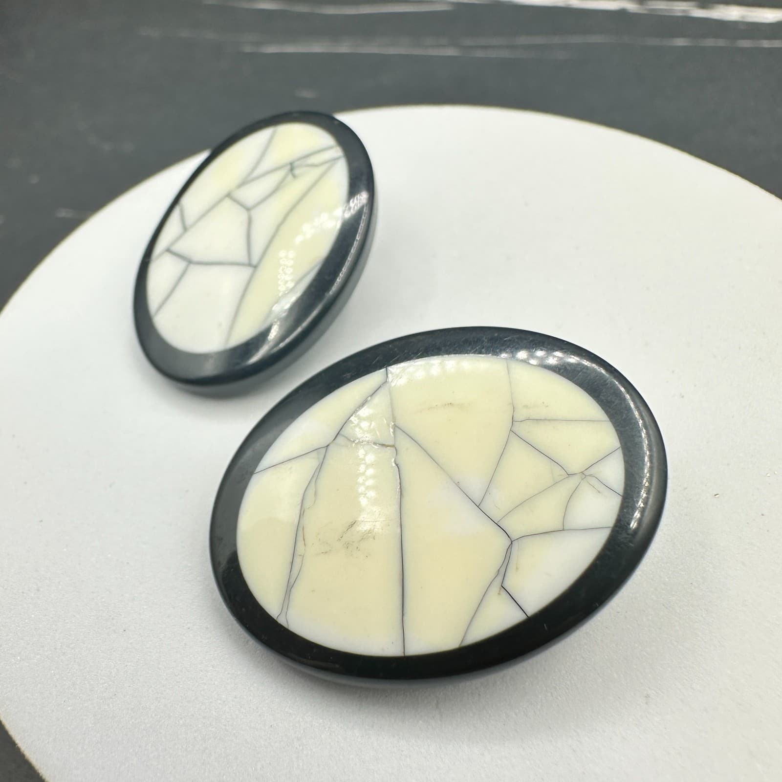 Vintage Oval Faux Howlite Clip-On Earrings Black & Cream Statement - Thumbnail 2