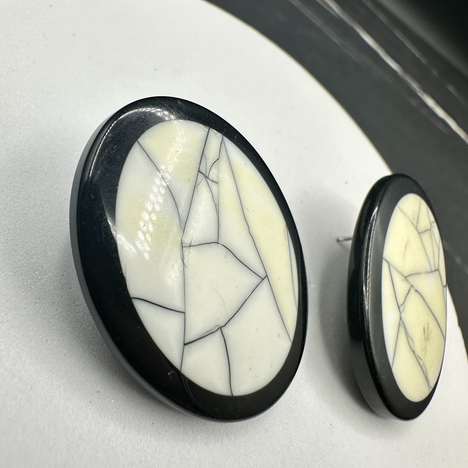 Vintage Oval Faux Howlite Clip-On Earrings Black & Cream Statement - Thumbnail 3