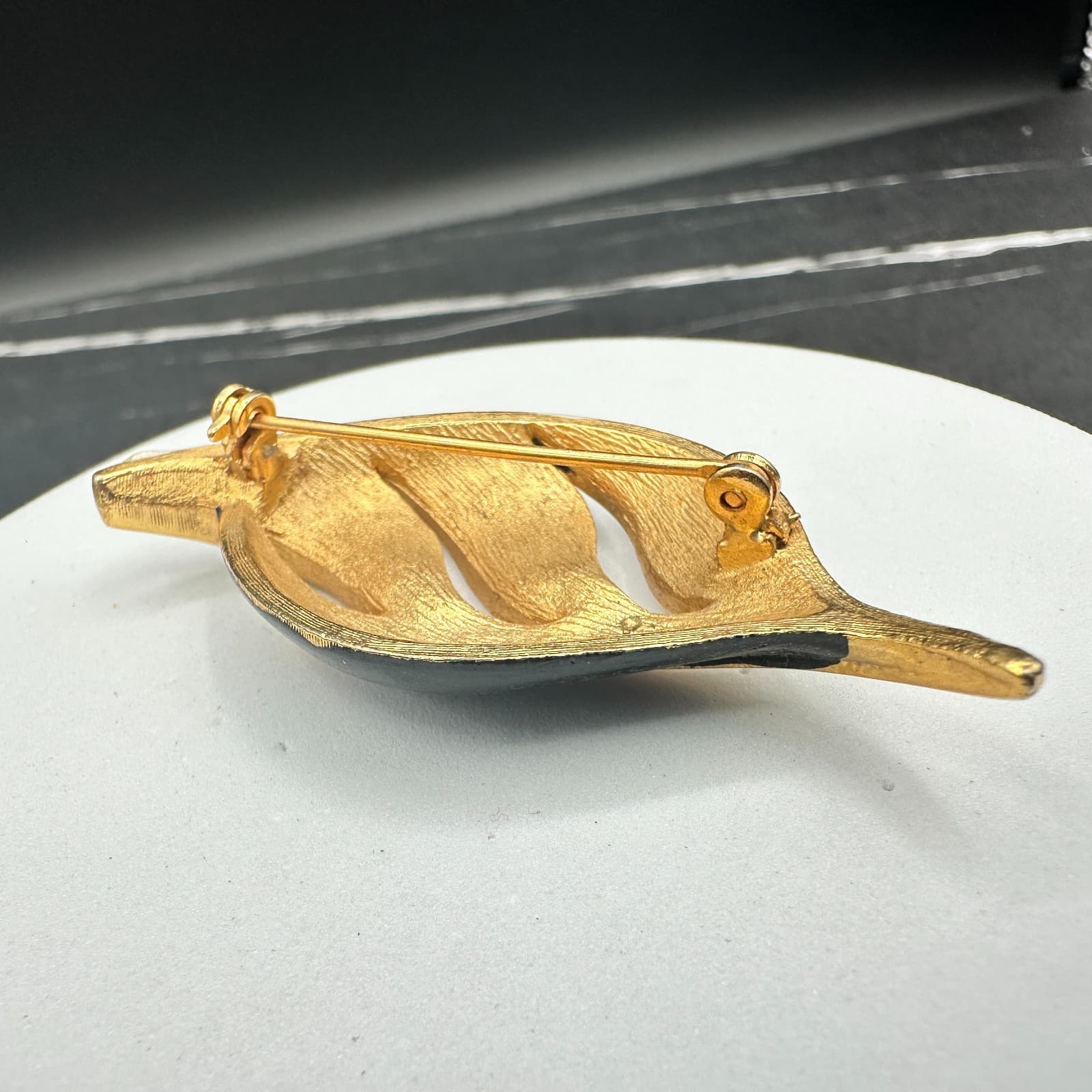 Gold Tone Black & White Enamel Leaf Brooch Vintage Style 80s Art Deco - Thumbnail 8
