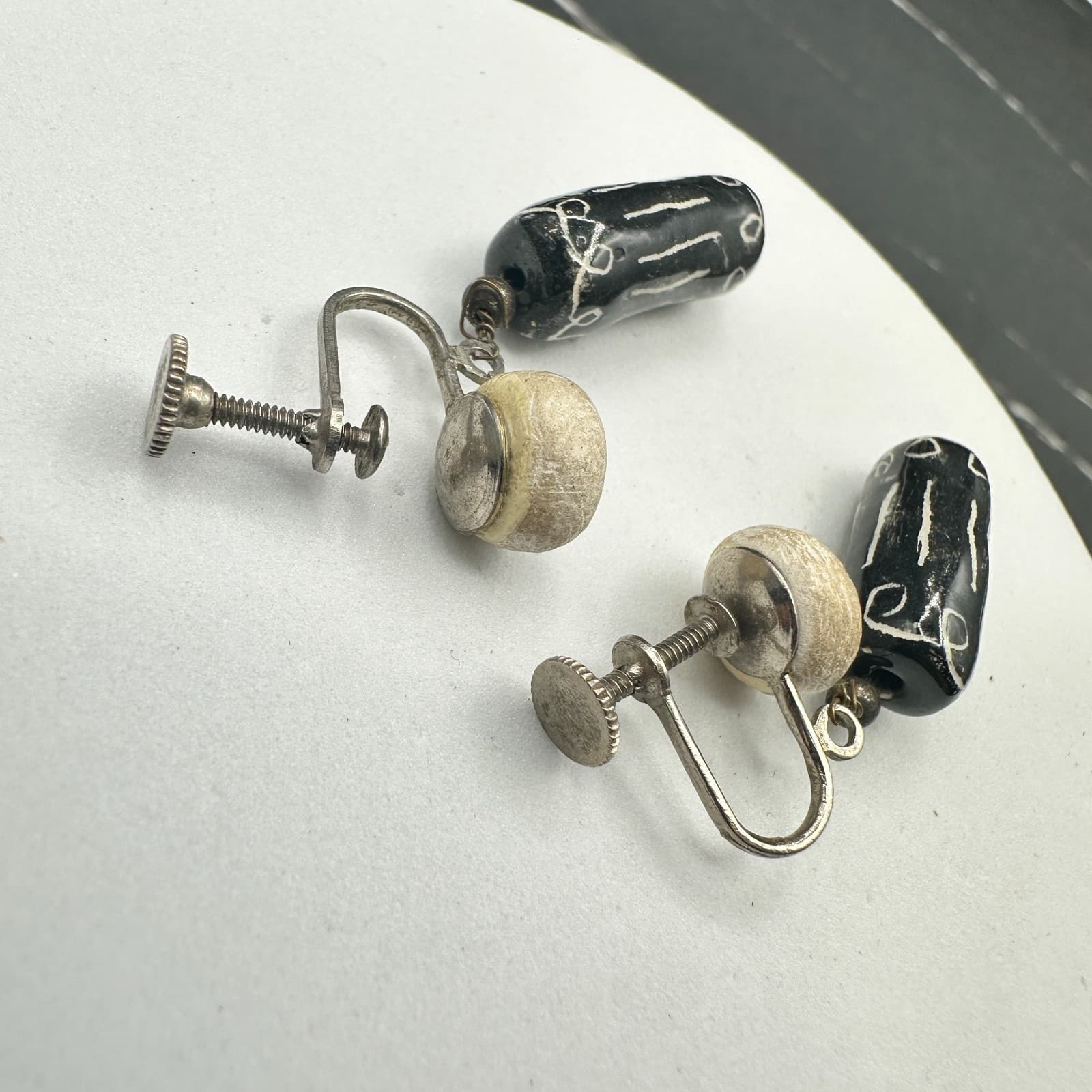 Vintage Black & Clay Bead Screw-Back Earrings Boho Minimalist - Thumbnail 3