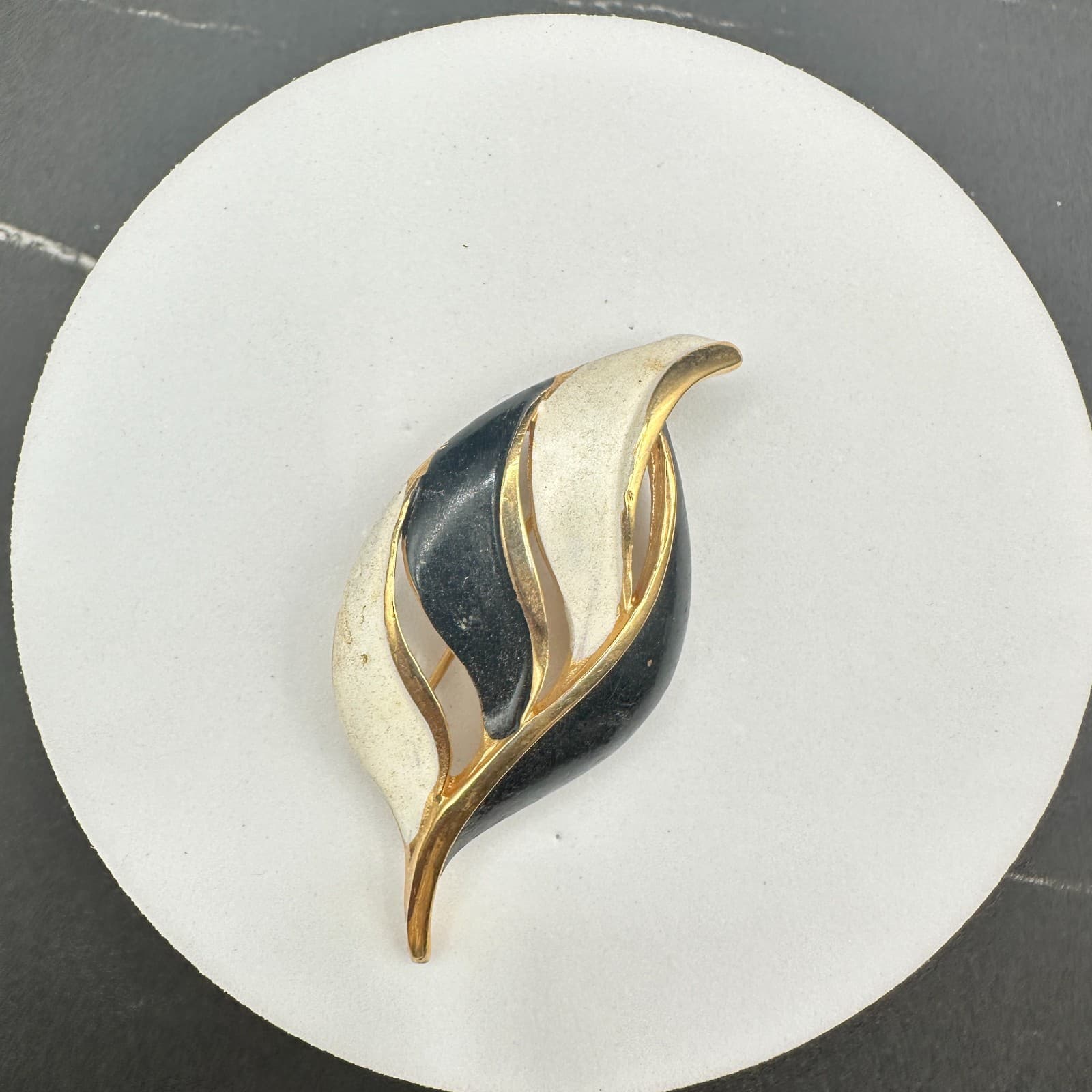 Gold Tone Black & White Enamel Leaf Brooch Vintage Style 80s Art Deco - Thumbnail 2