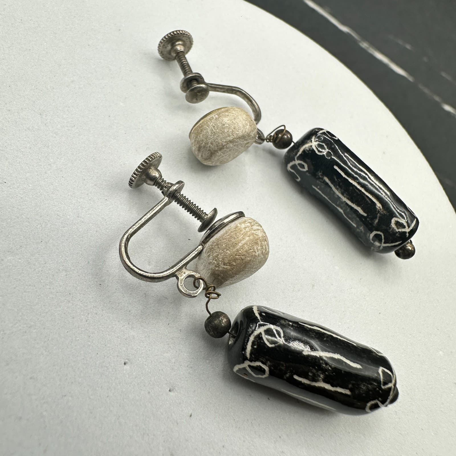 Vintage Black & Clay Bead Screw-Back Earrings Boho Minimalist - Thumbnail 4