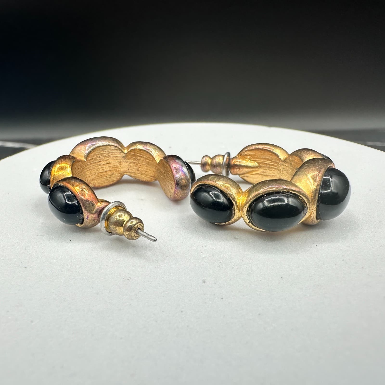 Vintage Gold Tone Black Cabochon Hoop Earrings Bold Sculpted Design - Thumbnail 3