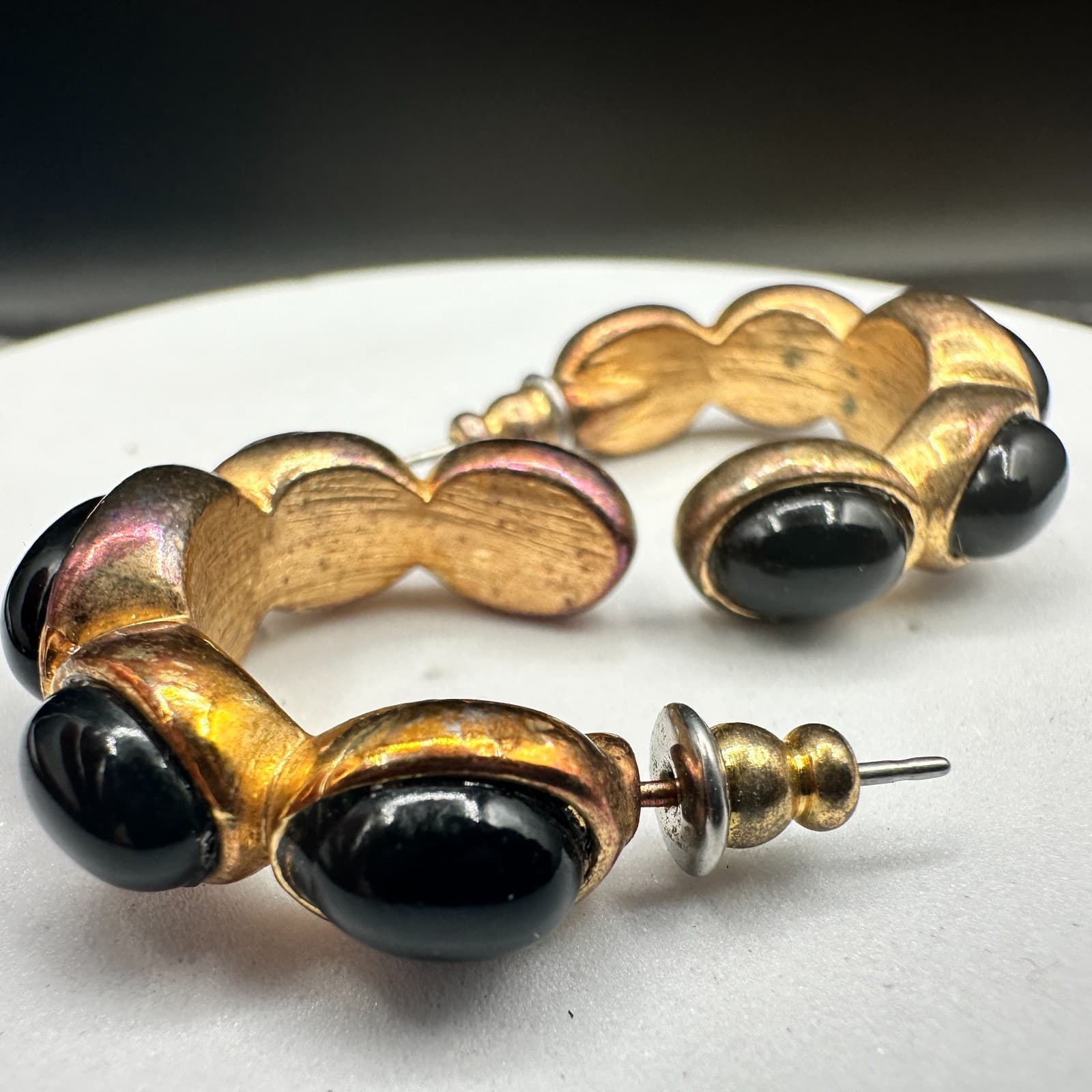 Vintage Gold Tone Black Cabochon Hoop Earrings Bold Sculpted Design - Thumbnail 5