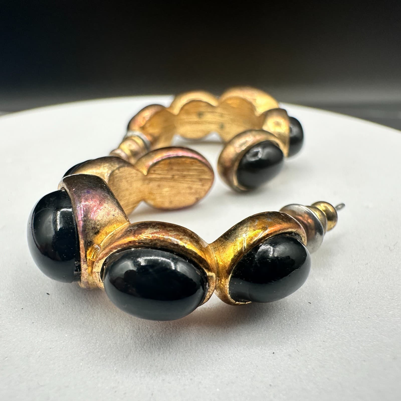 Vintage Gold Tone Black Cabochon Hoop Earrings Bold Sculpted Design - Thumbnail 4