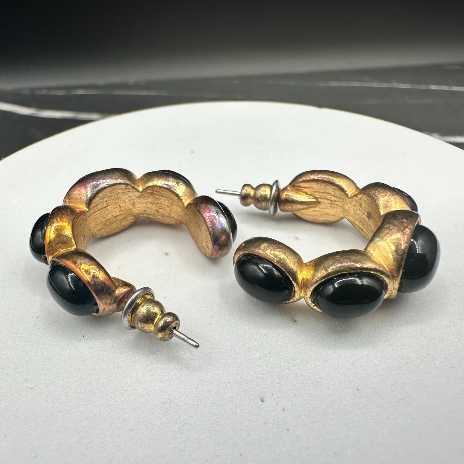 Vintage Gold Tone Black Cabochon Hoop Earrings Bold Sculpted Design - Thumbnail 2