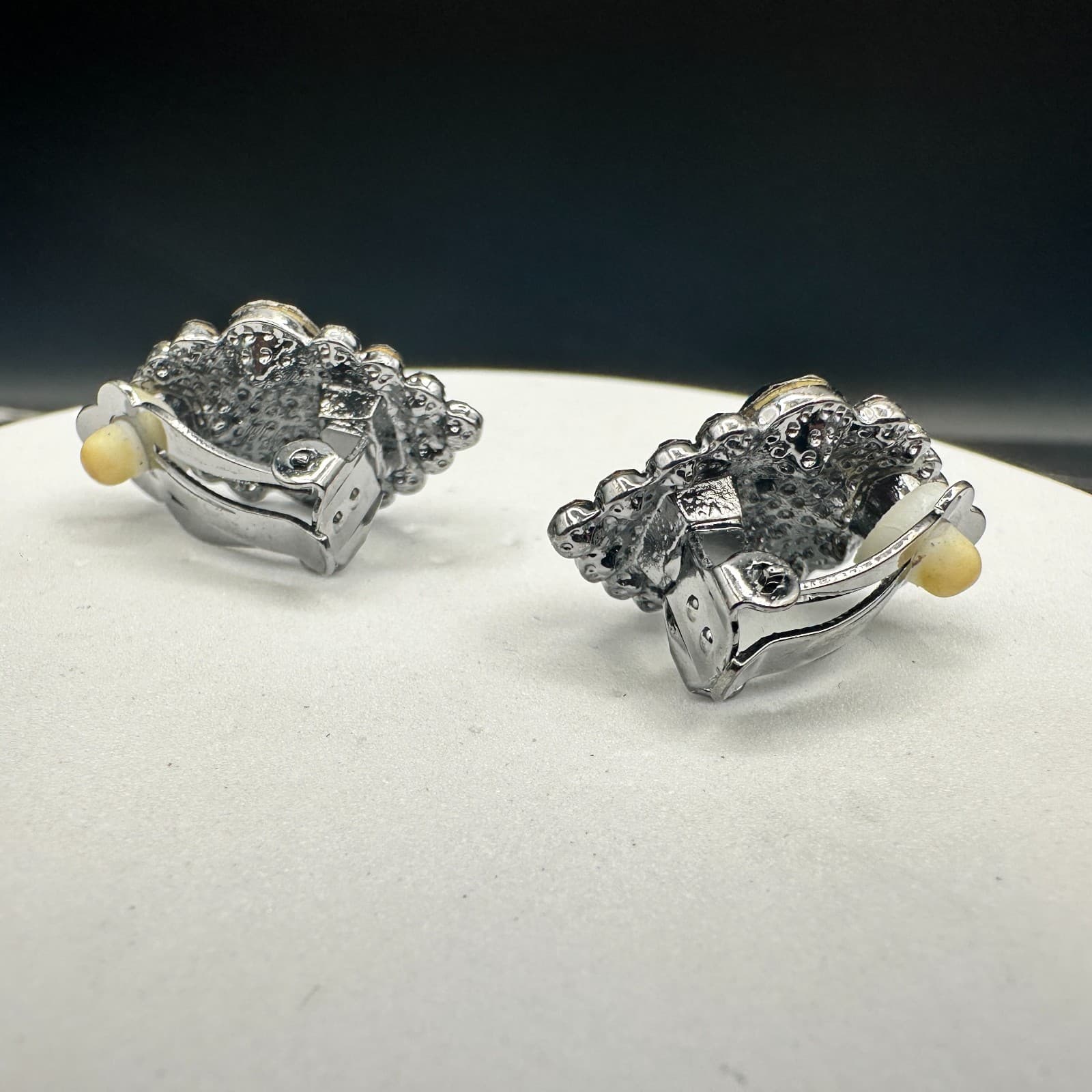 VTG Silver Tone Faceted Rhinestone Clip On Earrings Cluster Sparkle Jewelry - Thumbnail 5