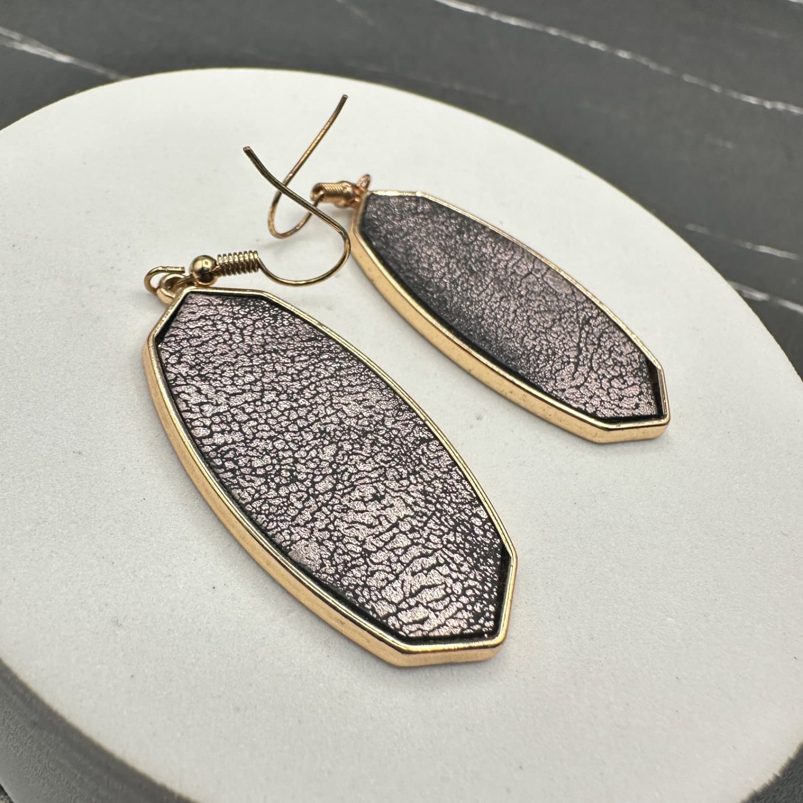 Gold Tone Textured Black Oval Drop Earrings Lightweight Dangle Fashion Jewelry - Thumbnail 10