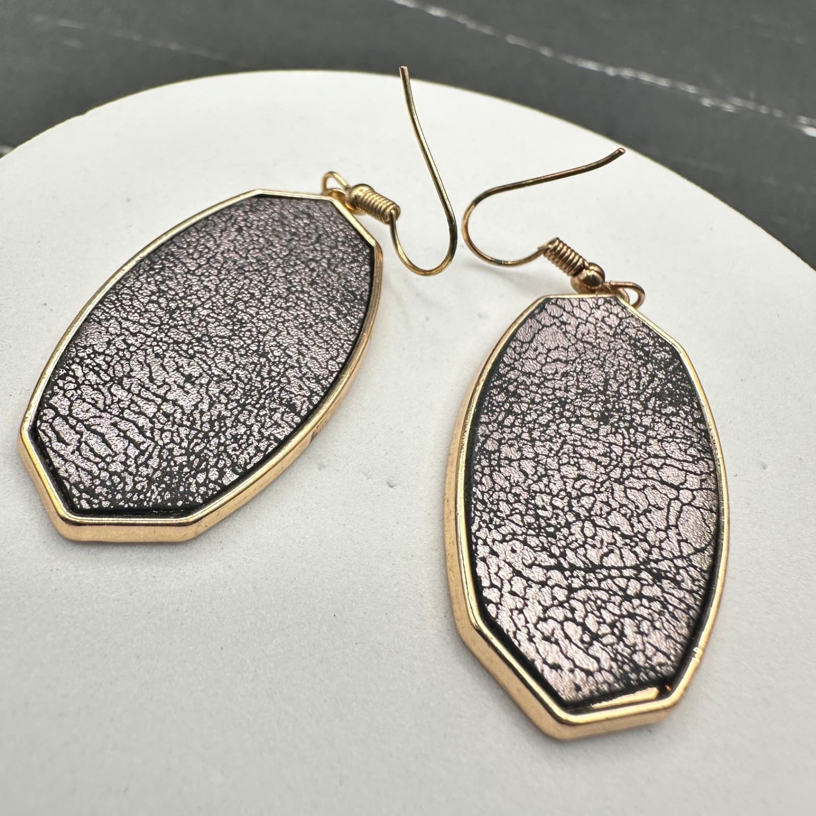 Gold Tone Textured Black Oval Drop Earrings Lightweight Dangle Fashion Jewelry - Thumbnail 9