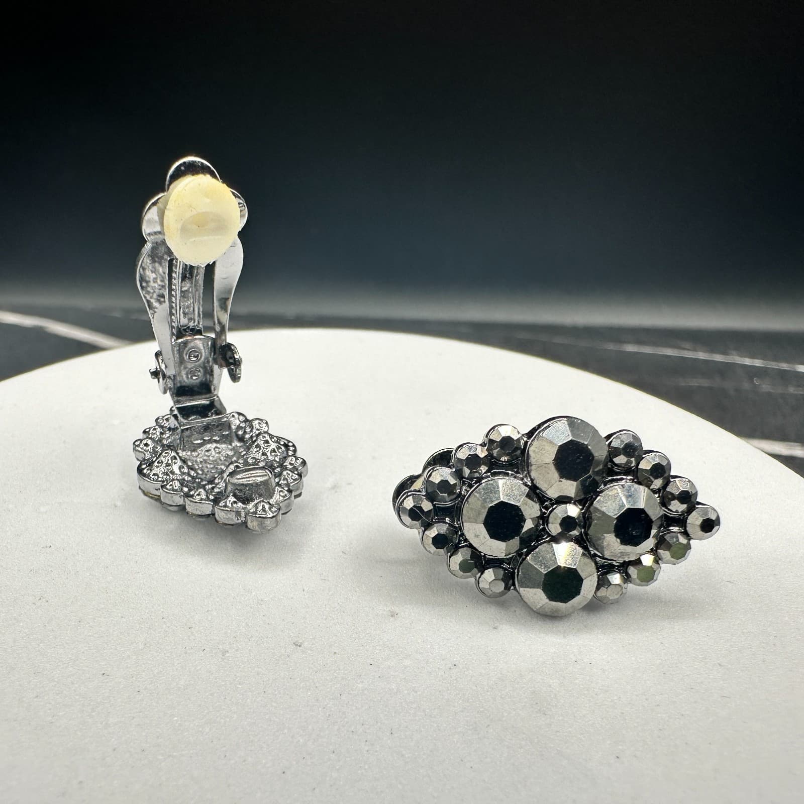 VTG Silver Tone Faceted Rhinestone Clip On Earrings Cluster Sparkle Jewelry - Thumbnail 6